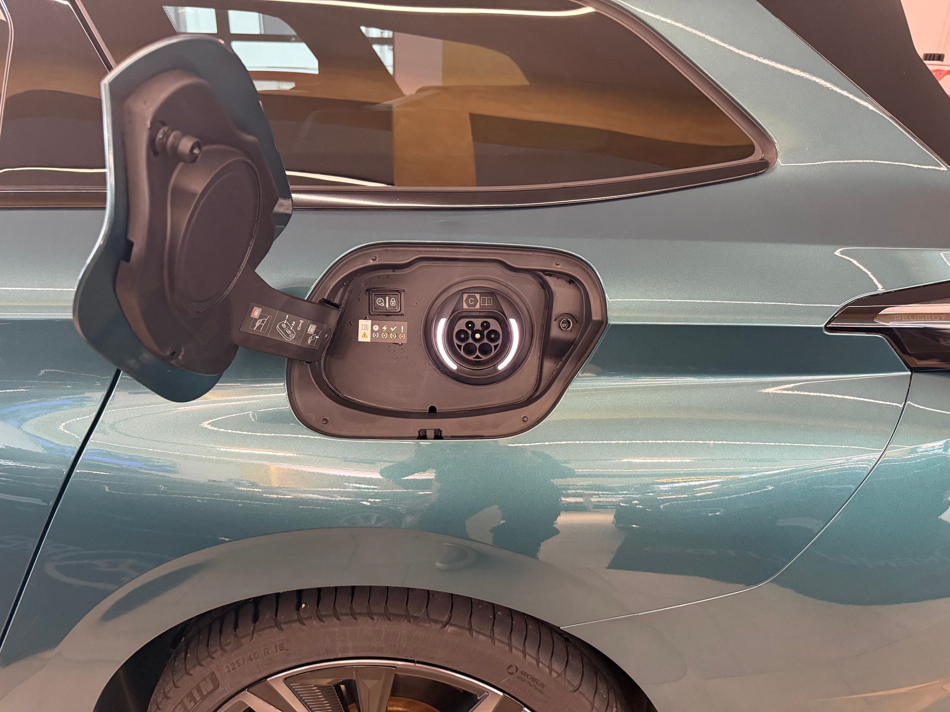 PEUGEOT 308 SW 1.6 PHEV 225 GT Pack-image-19