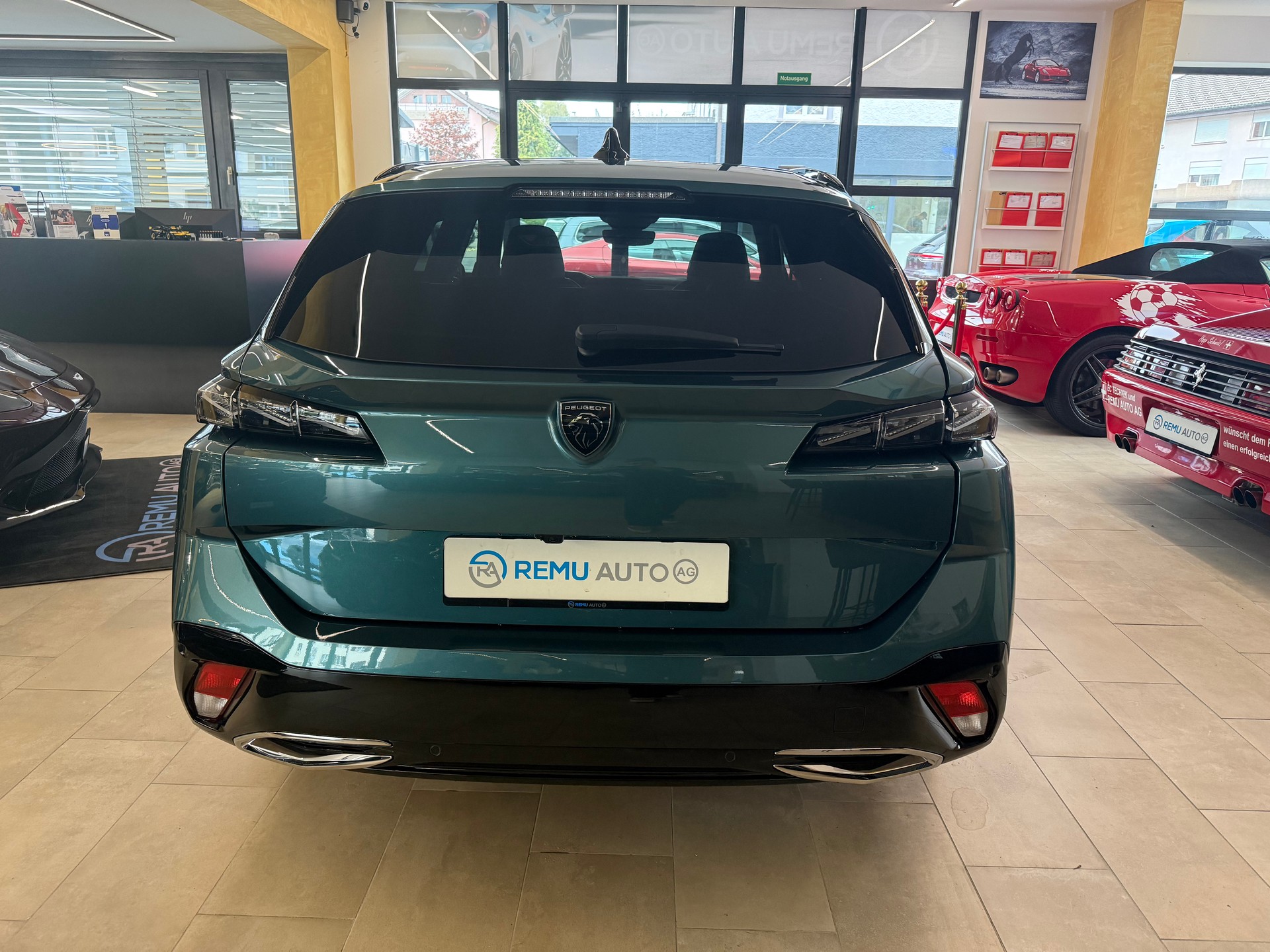 PEUGEOT 308 SW 1.6 PHEV 225 GT Pack-image-3