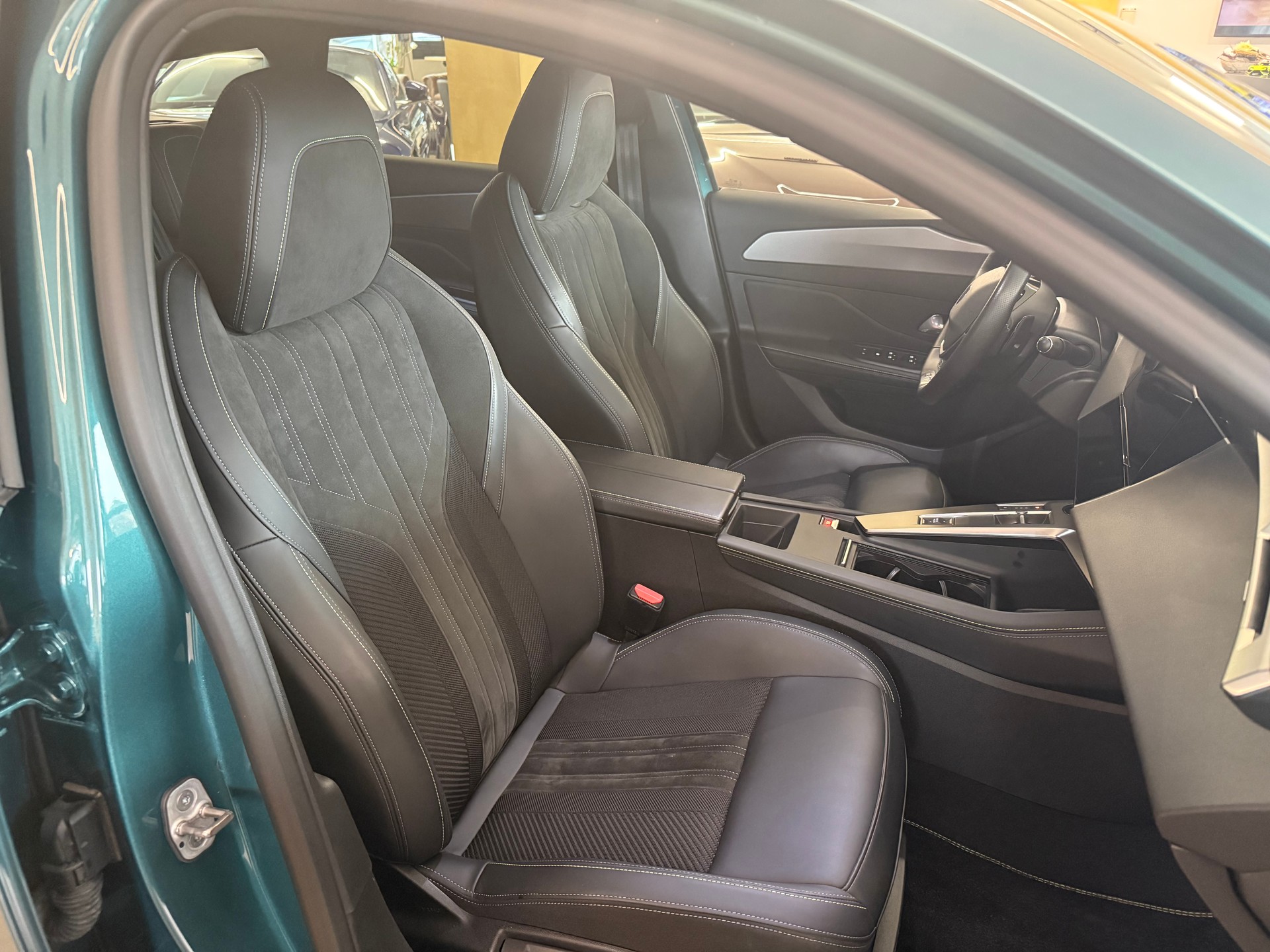 PEUGEOT 308 SW 1.6 PHEV 225 GT Pack-image-15