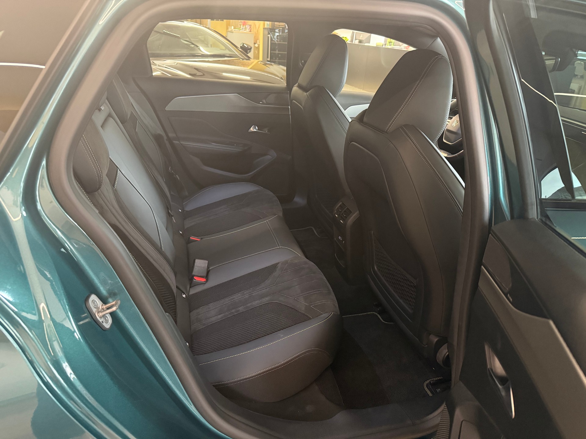 PEUGEOT 308 SW 1.6 PHEV 225 GT Pack-image-16