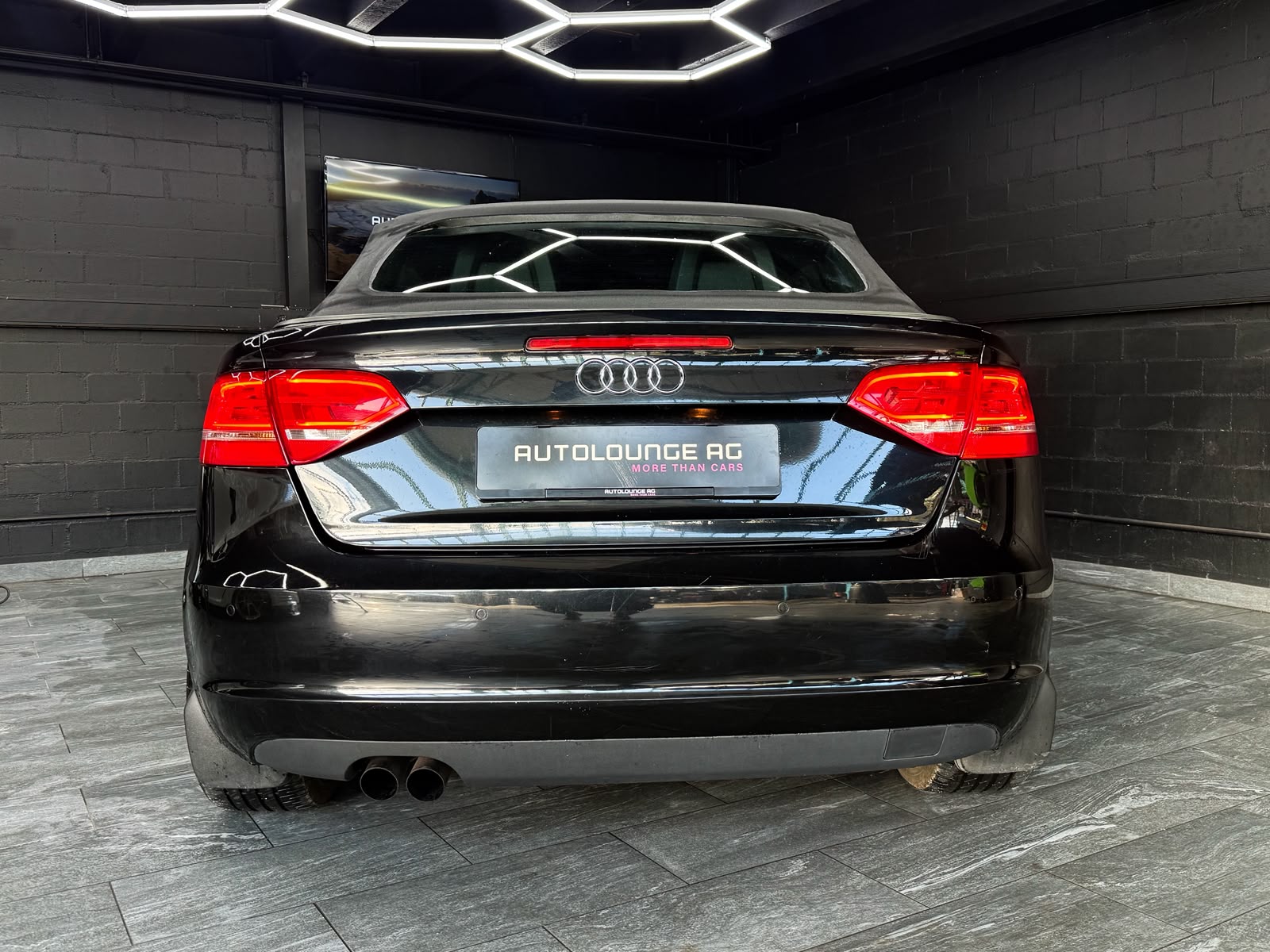 AUDI A3 Cabriolet 2.0 TFSI S Line S-tronic-image-8