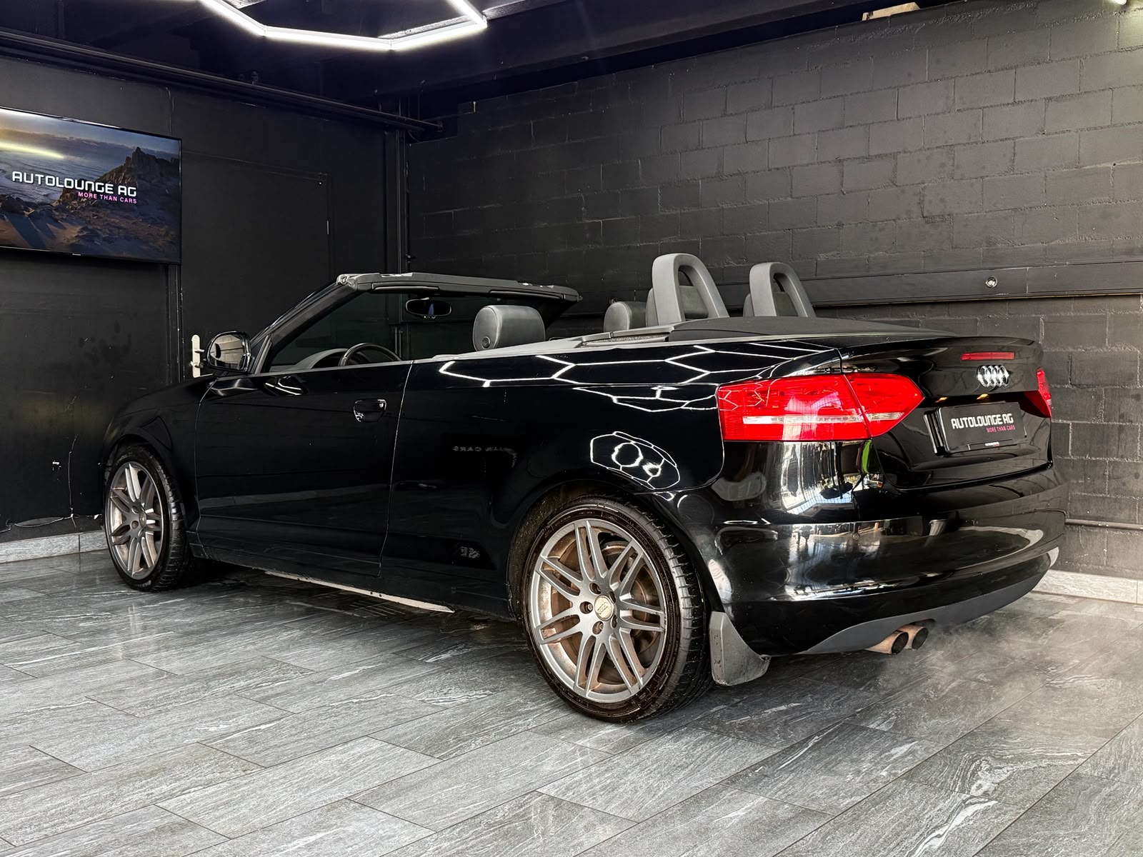 AUDI A3 Cabriolet 2.0 TFSI S Line S-tronic-image-10