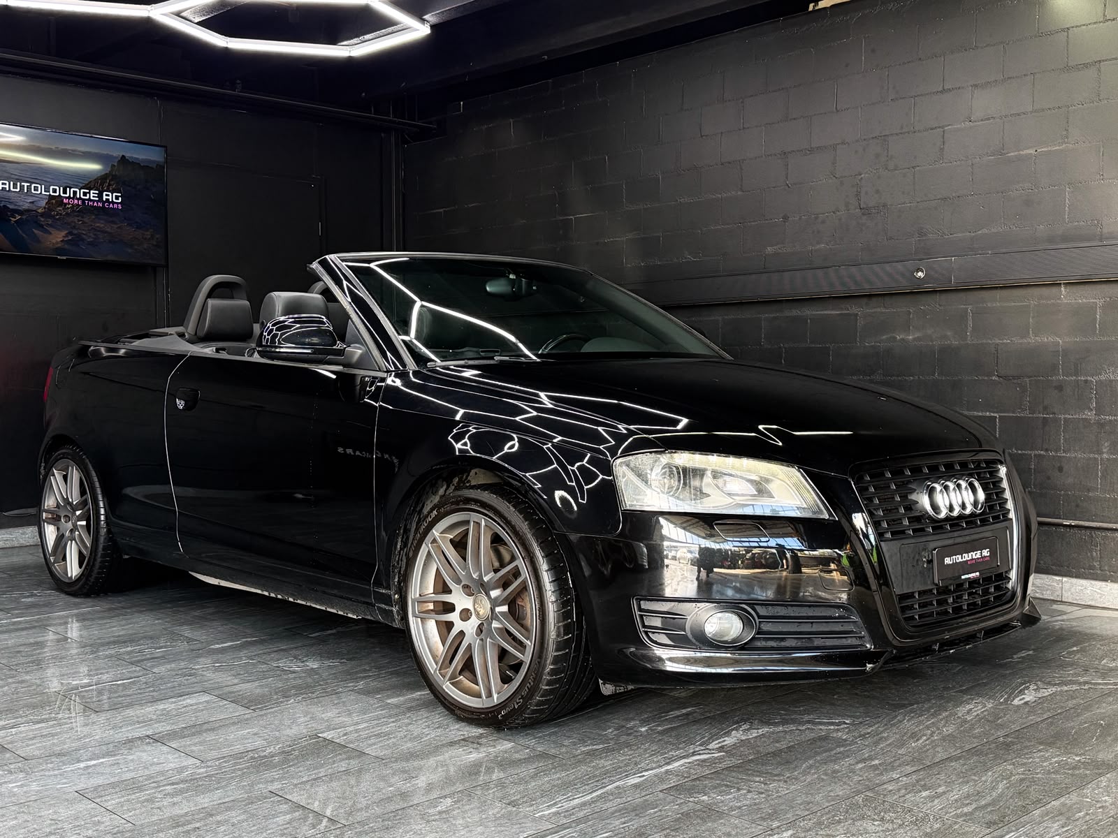 AUDI A3 Cabriolet 2.0 TFSI S Line S-tronic-image-2