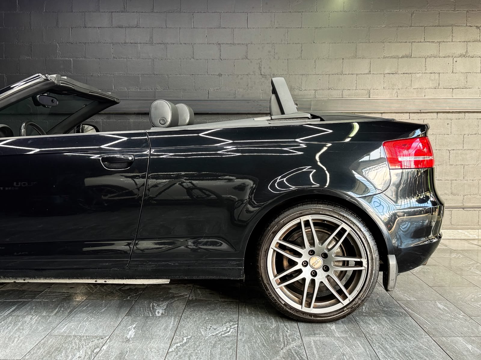 AUDI A3 Cabriolet 2.0 TFSI S Line S-tronic-image-7