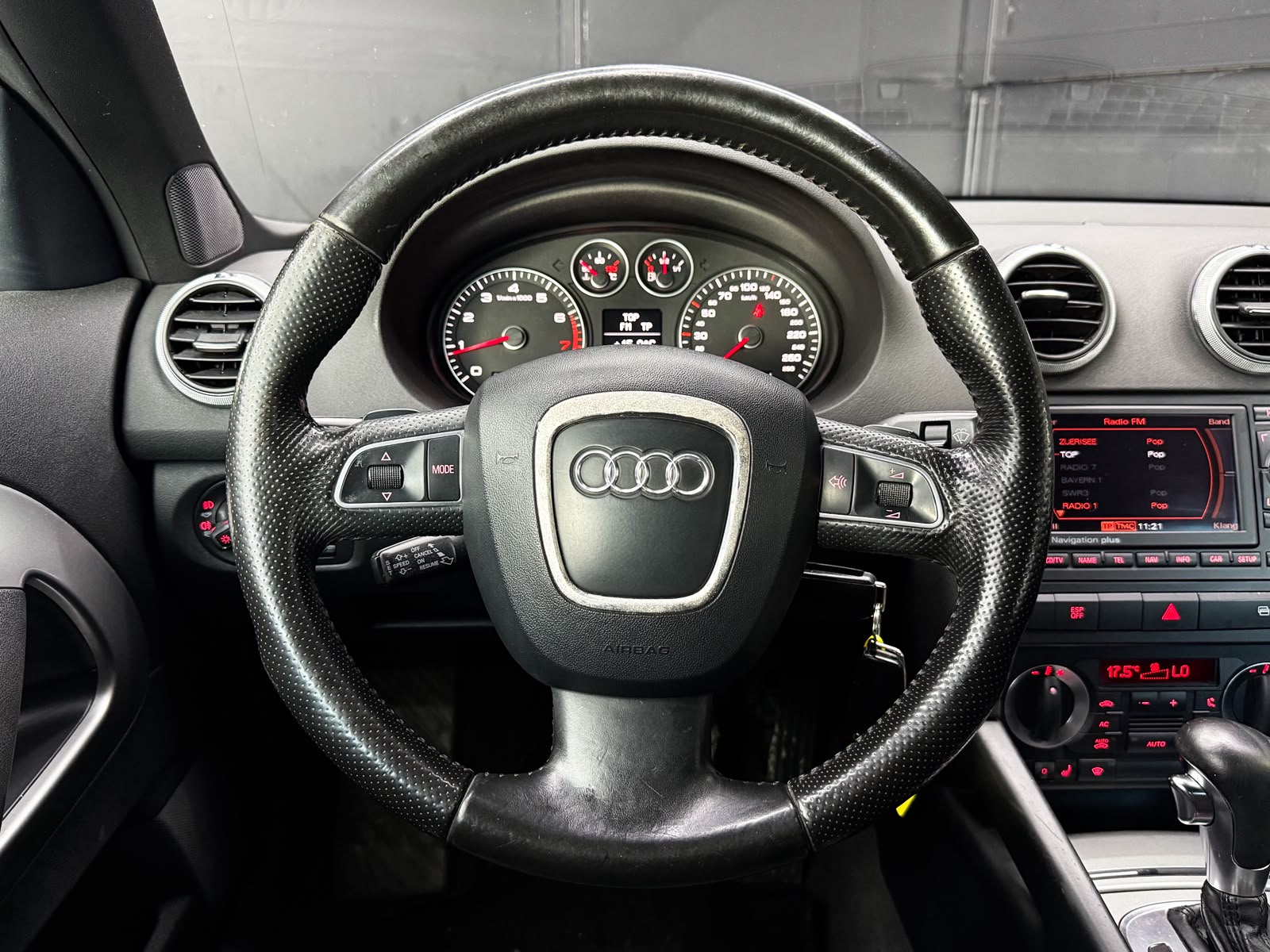 AUDI A3 Cabriolet 2.0 TFSI S Line S-tronic-image-12
