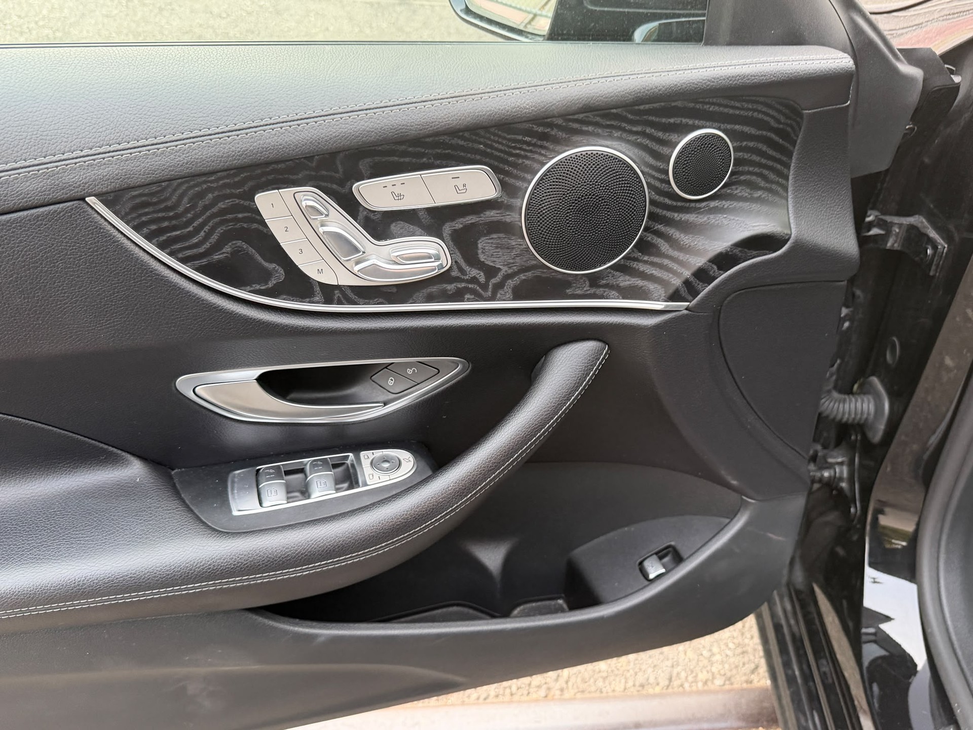 MERCEDES-BENZ E 400 Coupé Avantgarde 4 Matic 9G-Tronic-image-11