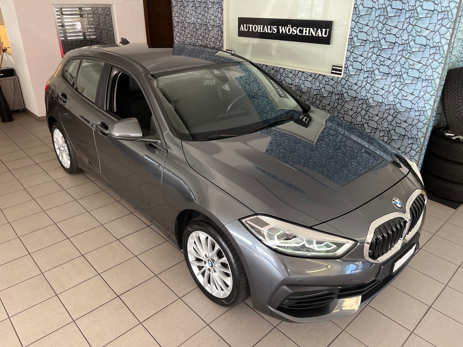 BMW 118i Essential Edition-image-6