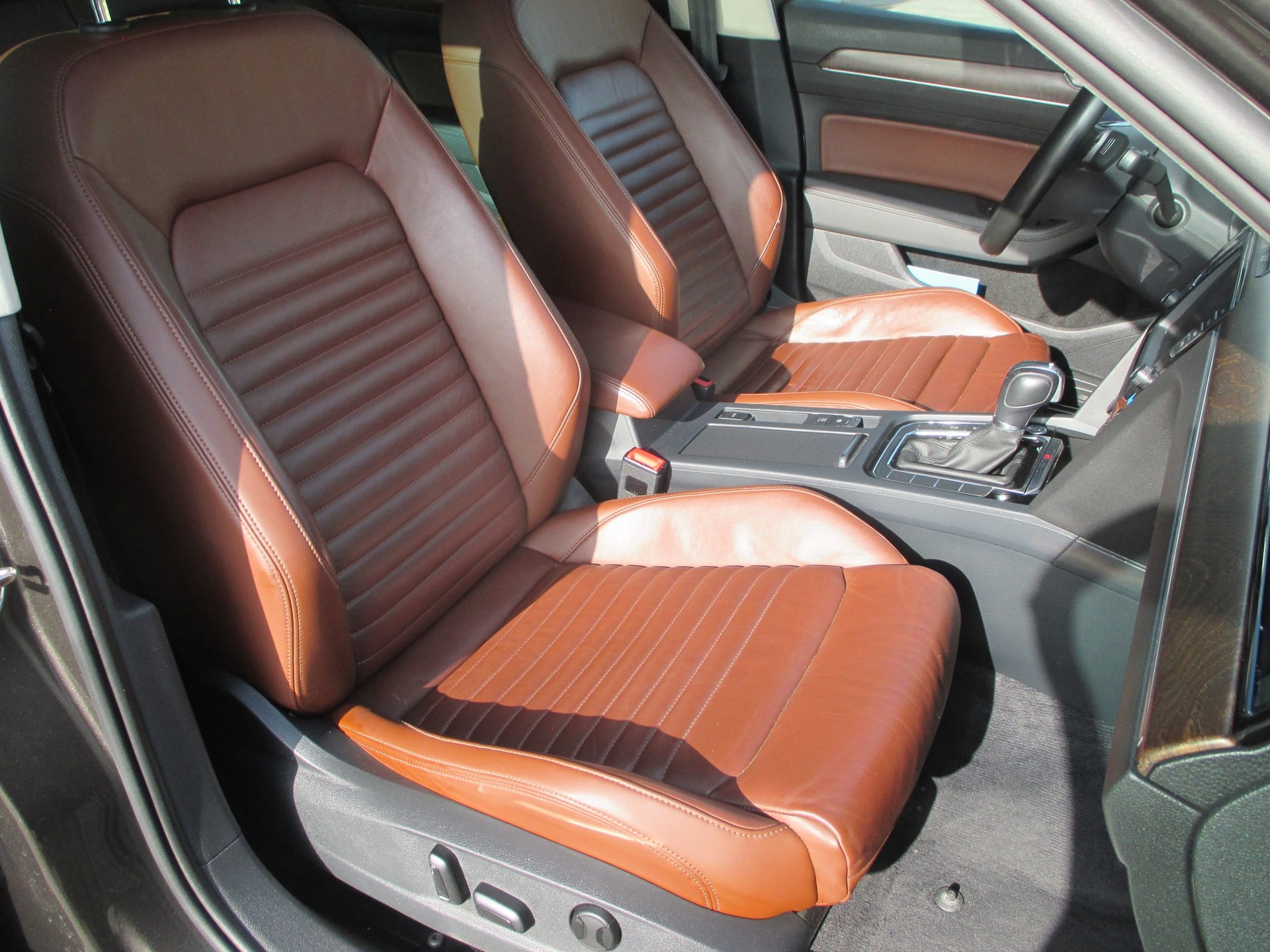 VW Passat Variant 2.0 TDI BMT High. DSG 4Motion-image-13