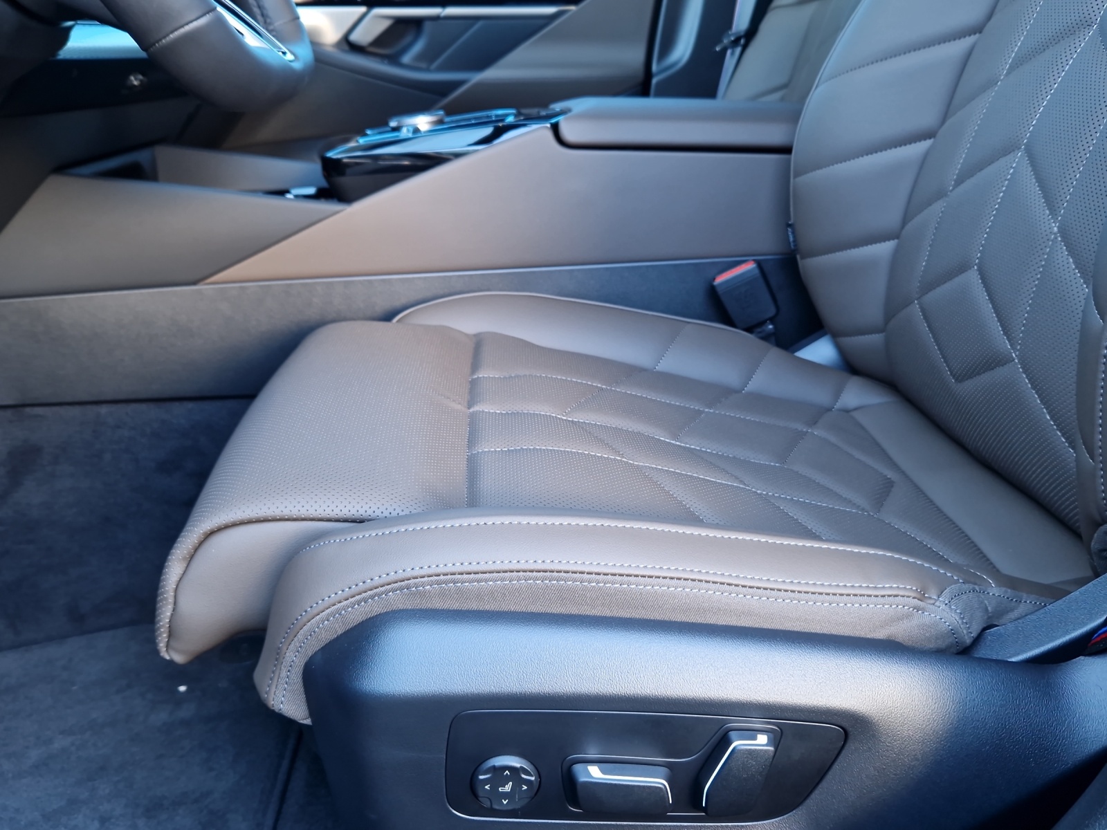 BMW 520d xDrive 48V Touring M Sport Pro Steptronic-image-10