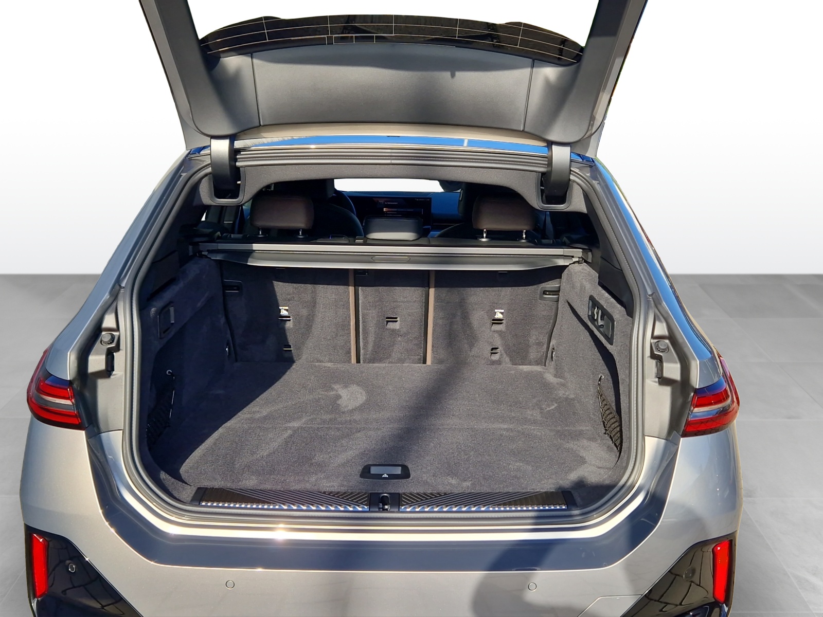 BMW 520d xDrive 48V Touring M Sport Pro Steptronic-image-2