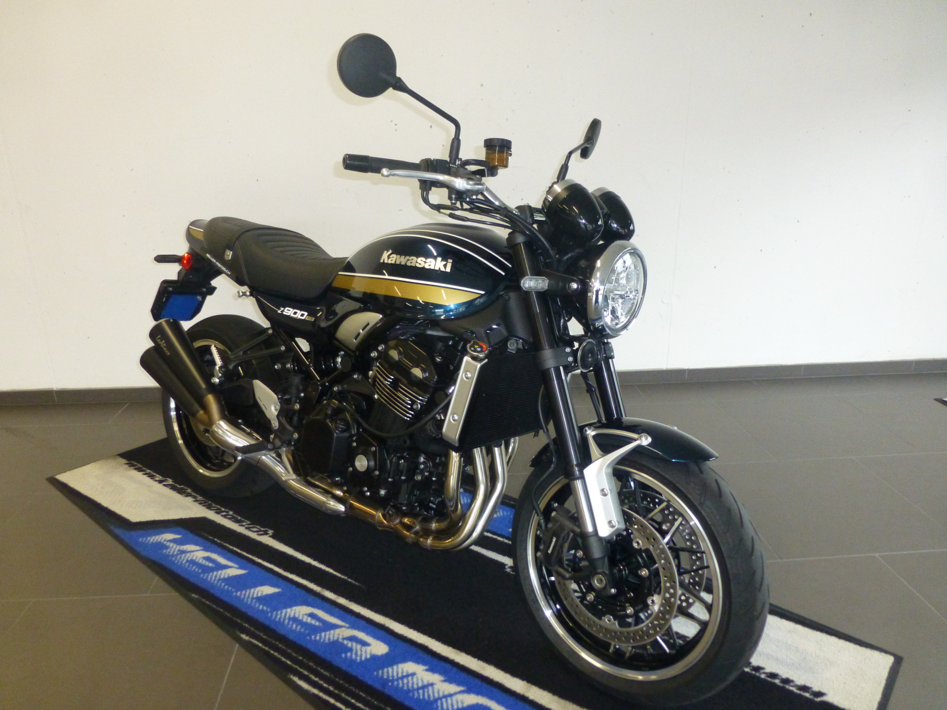 KAWASAKI Z 900 RS-showroom-element-2