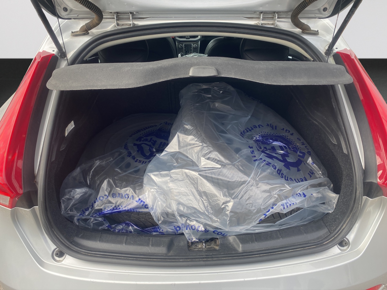 VOLVO V40 D4 Summum Geartronic-image-11