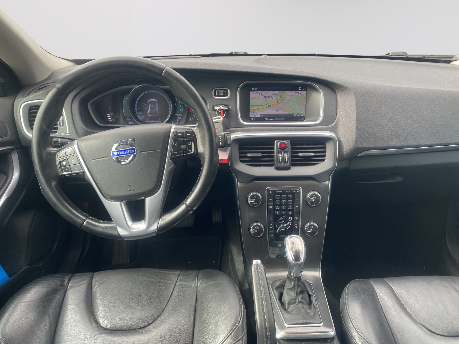 VOLVO V40 D4 Summum Geartronic-image-8