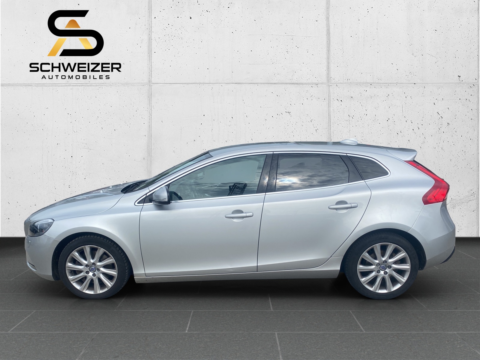 VOLVO V40 D4 Summum Geartronic-image-3