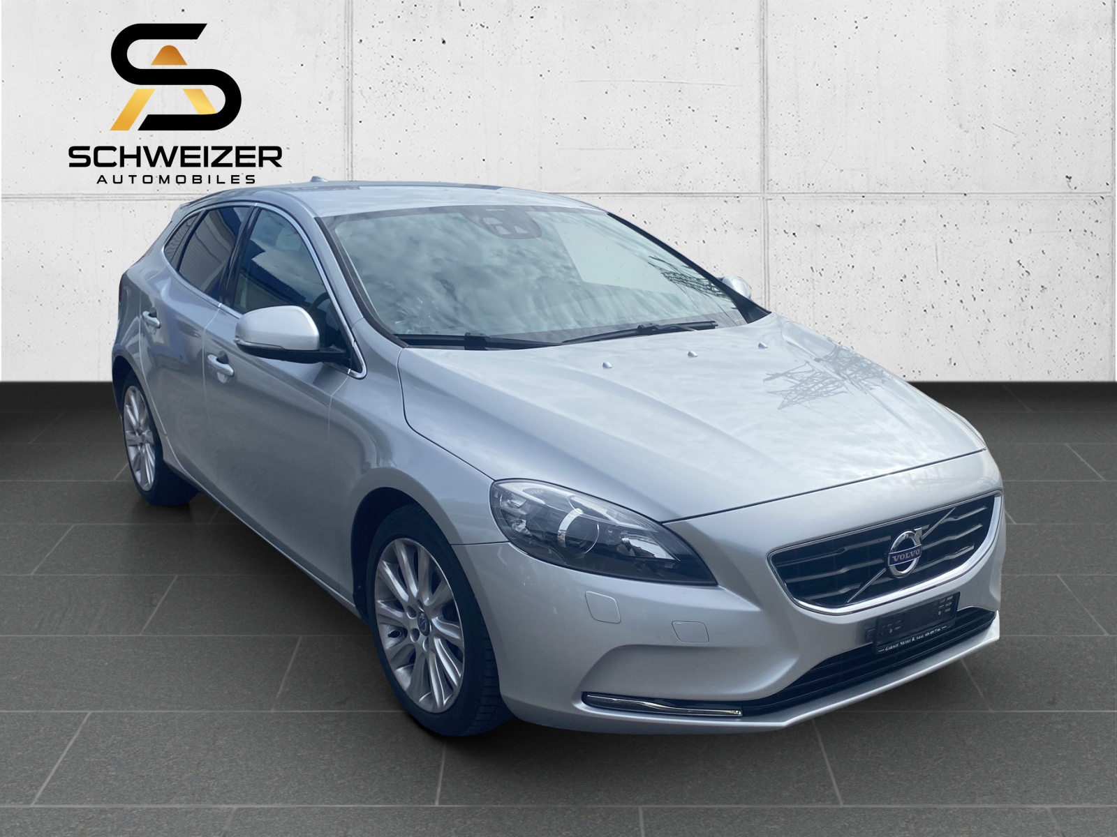 VOLVO V40 D4 Summum Geartronic-image-1