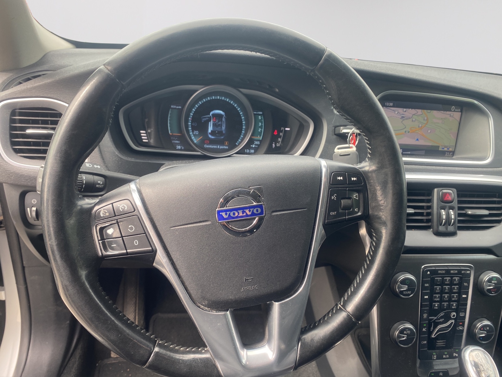 VOLVO V40 D4 Summum Geartronic-image-9