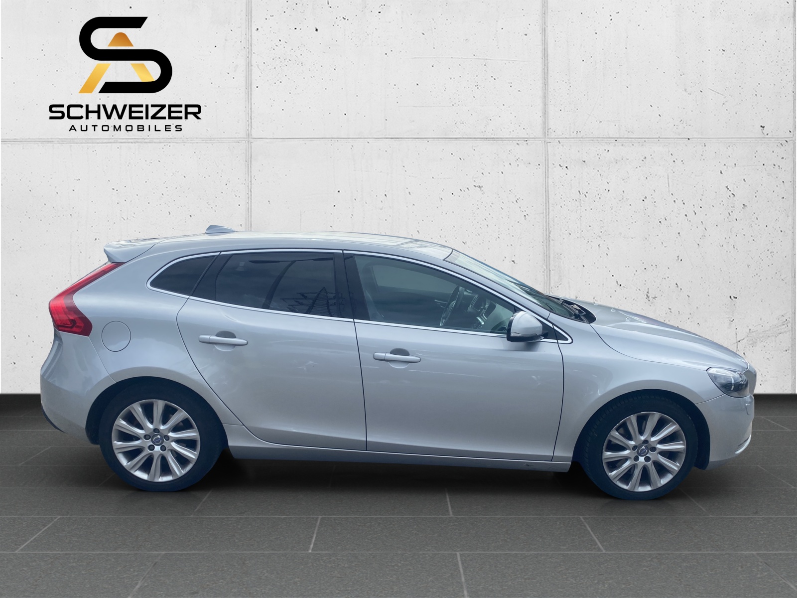 VOLVO V40 D4 Summum Geartronic-image-4