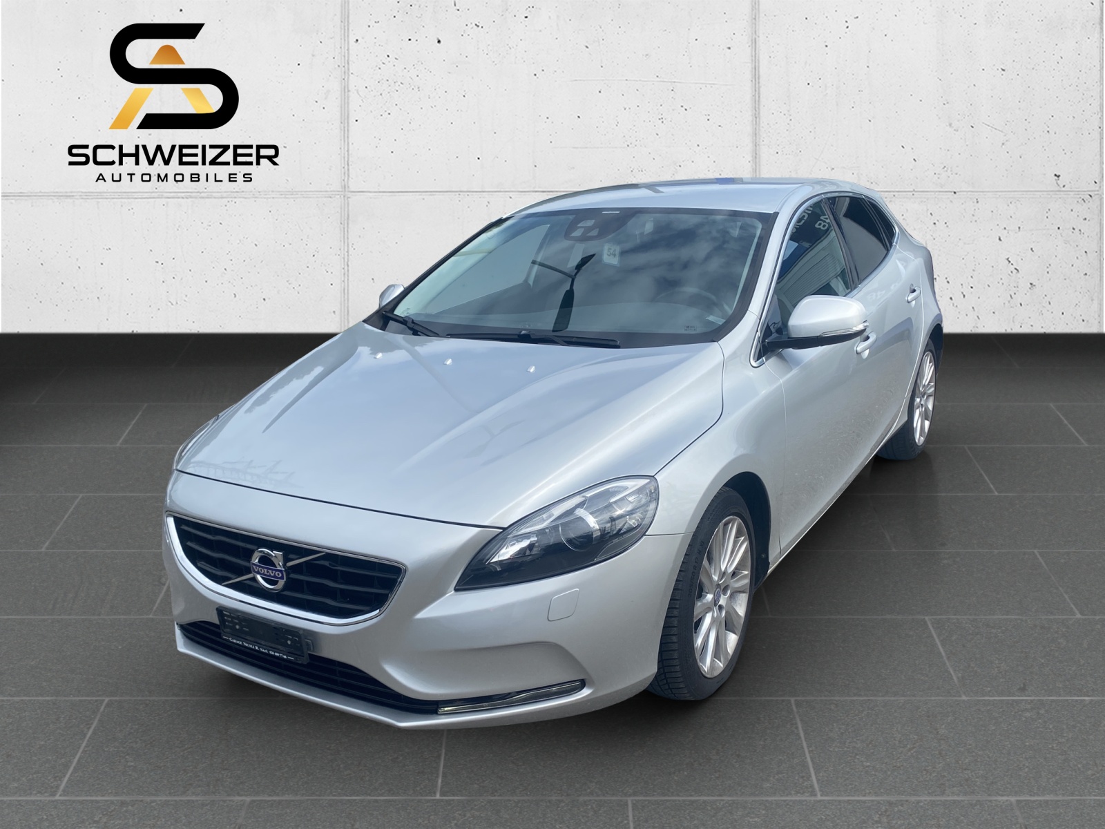 VOLVO V40 D4 Summum Geartronic-image-0