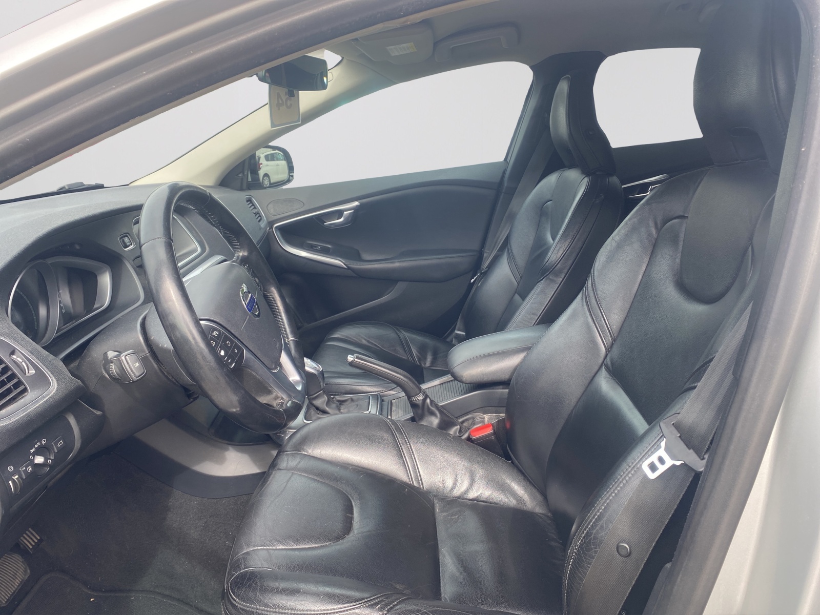 VOLVO V40 D4 Summum Geartronic-image-10