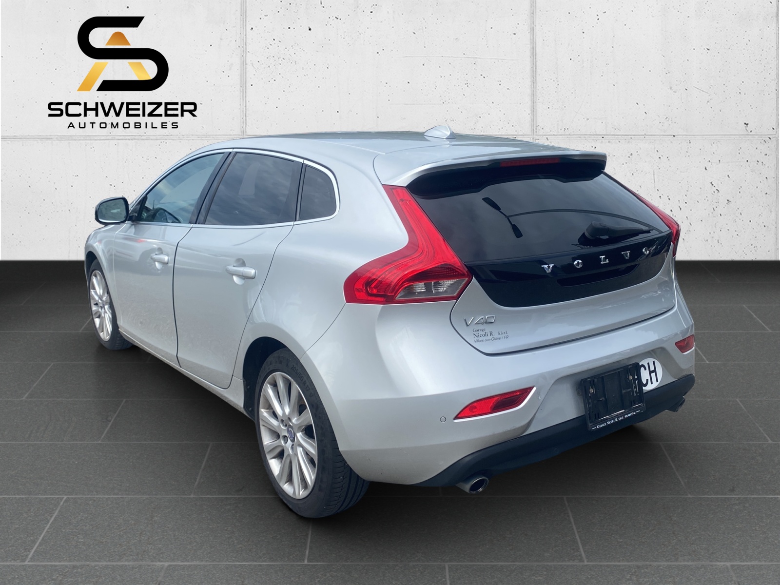 VOLVO V40 D4 Summum Geartronic-image-5