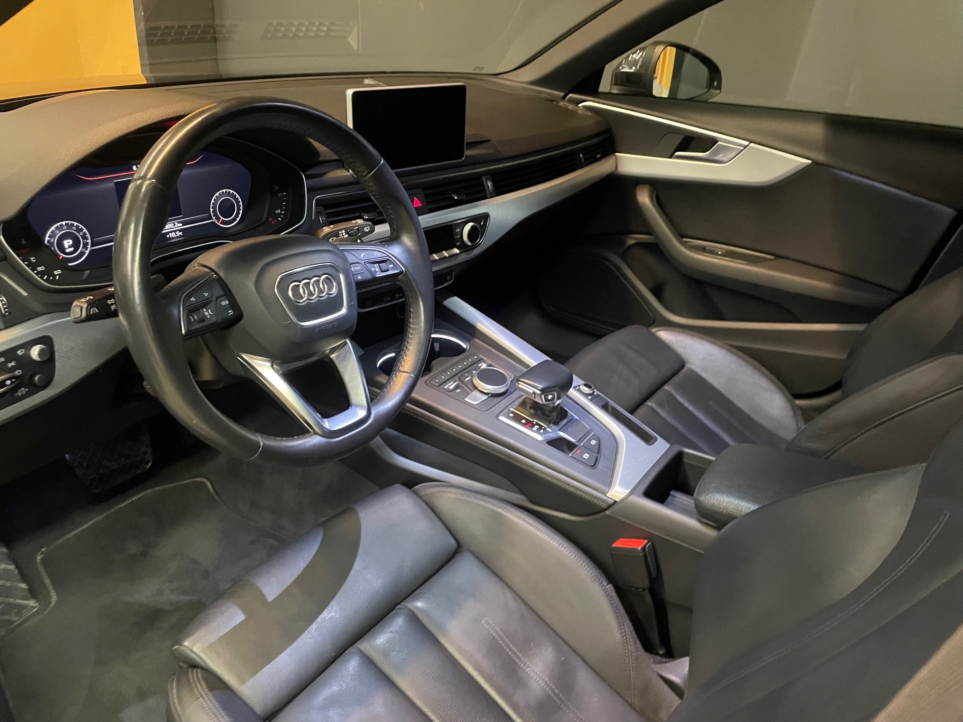 AUDI A4 Avant 2.0 TFSI Tiptronic-image-4