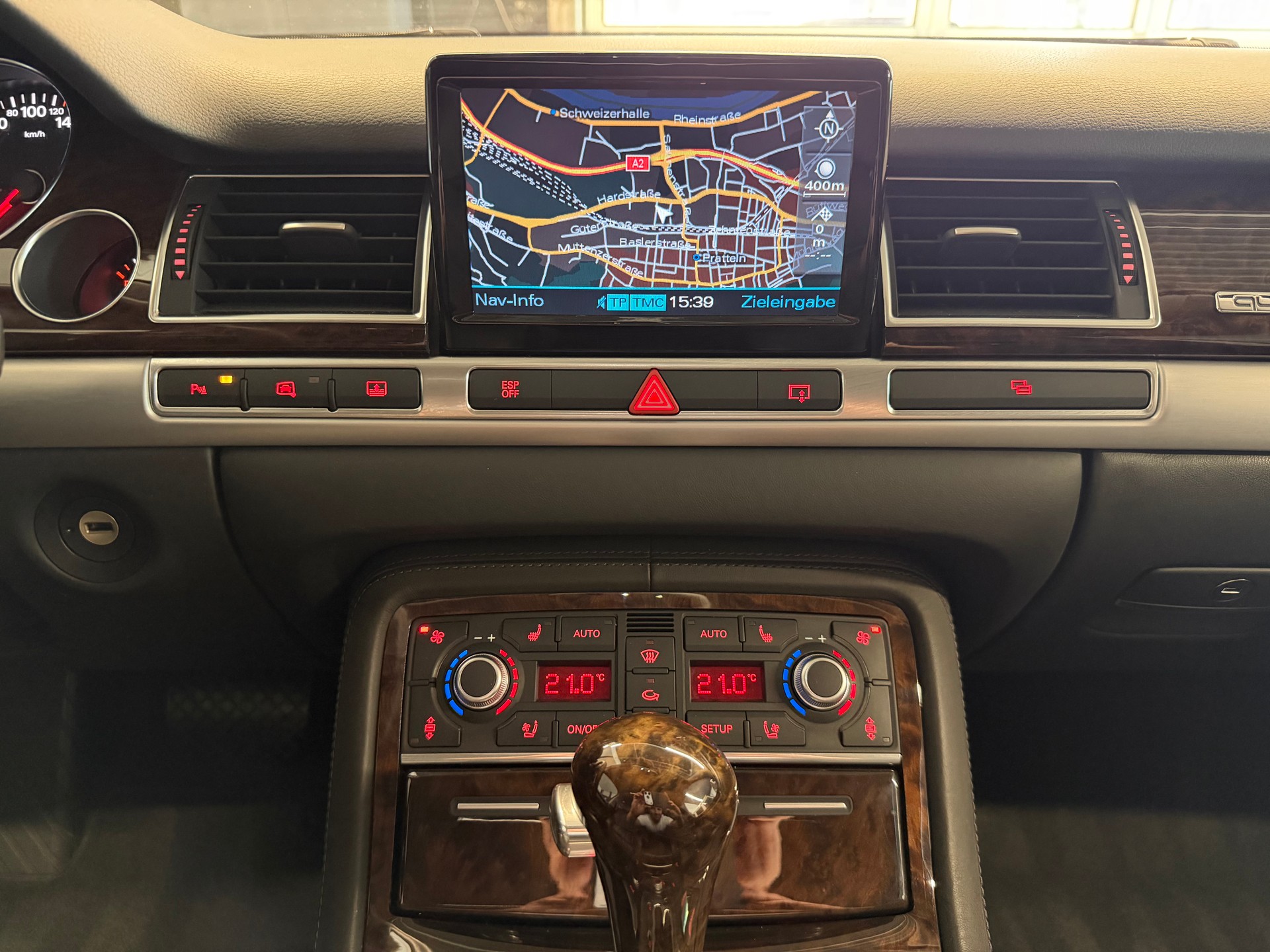 AUDI A8 L 4.2 TDI quattro tiptronic-image-18