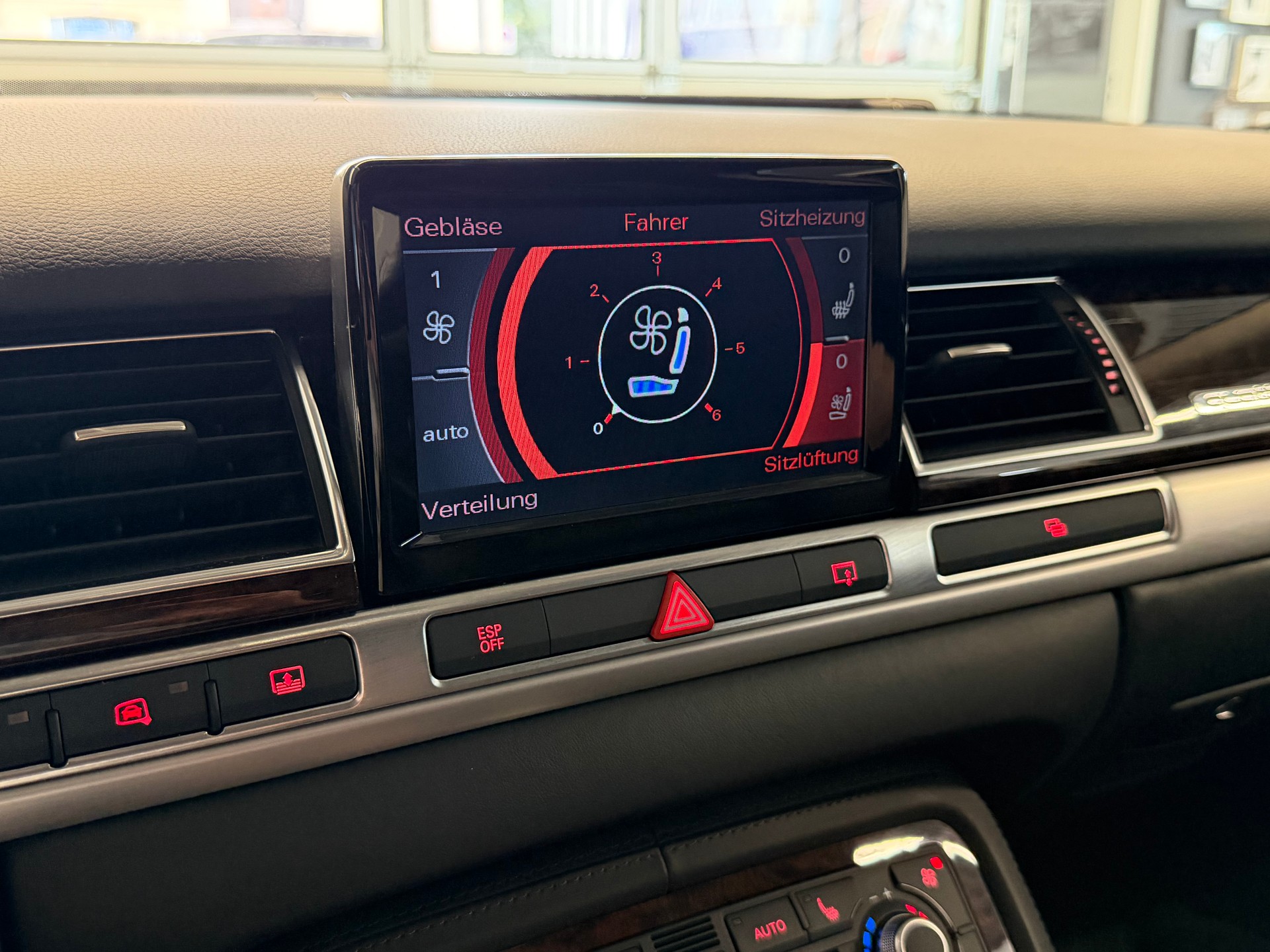 AUDI A8 L 4.2 TDI quattro tiptronic-image-22