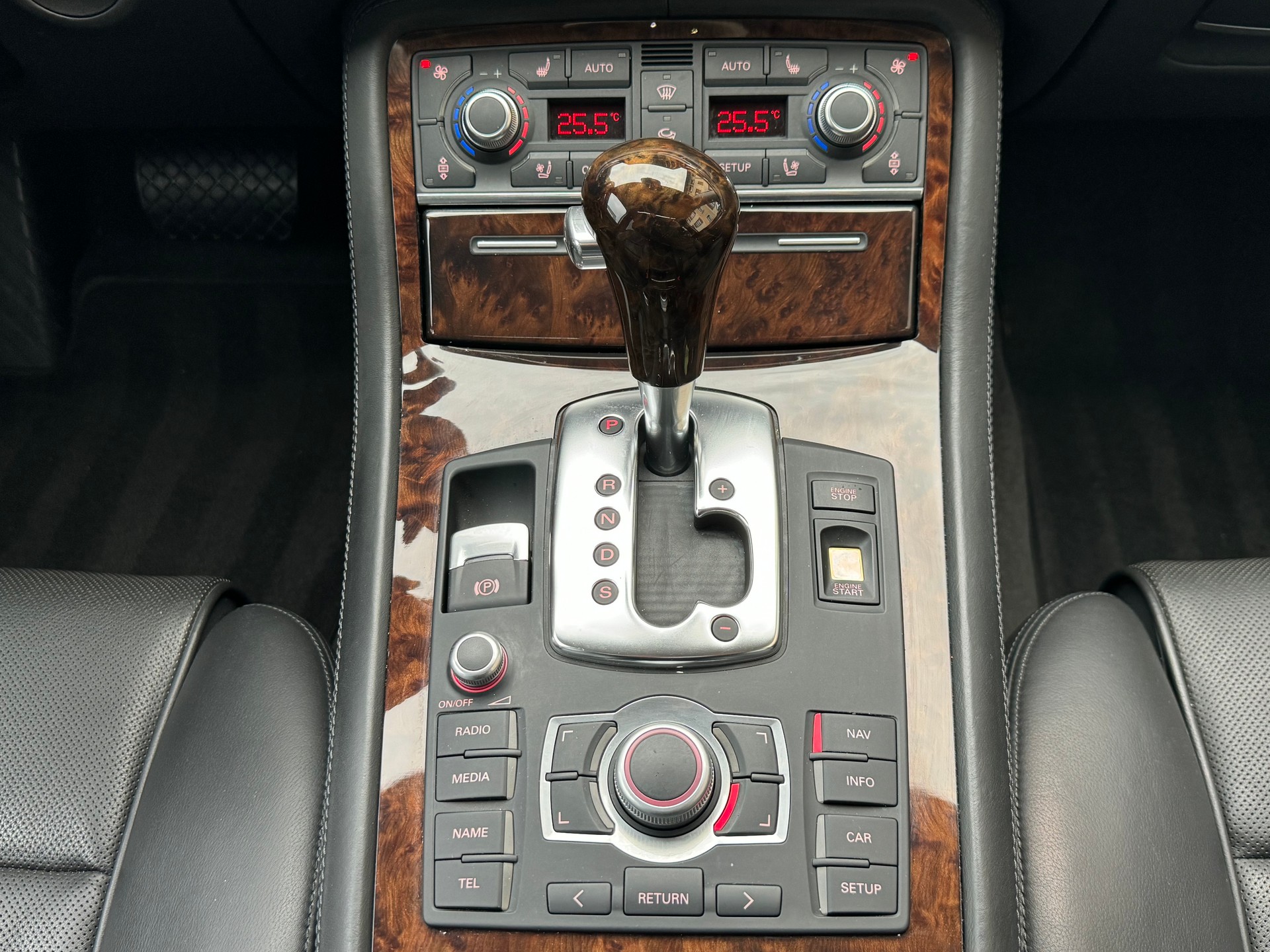 AUDI A8 L 4.2 TDI quattro tiptronic-image-15