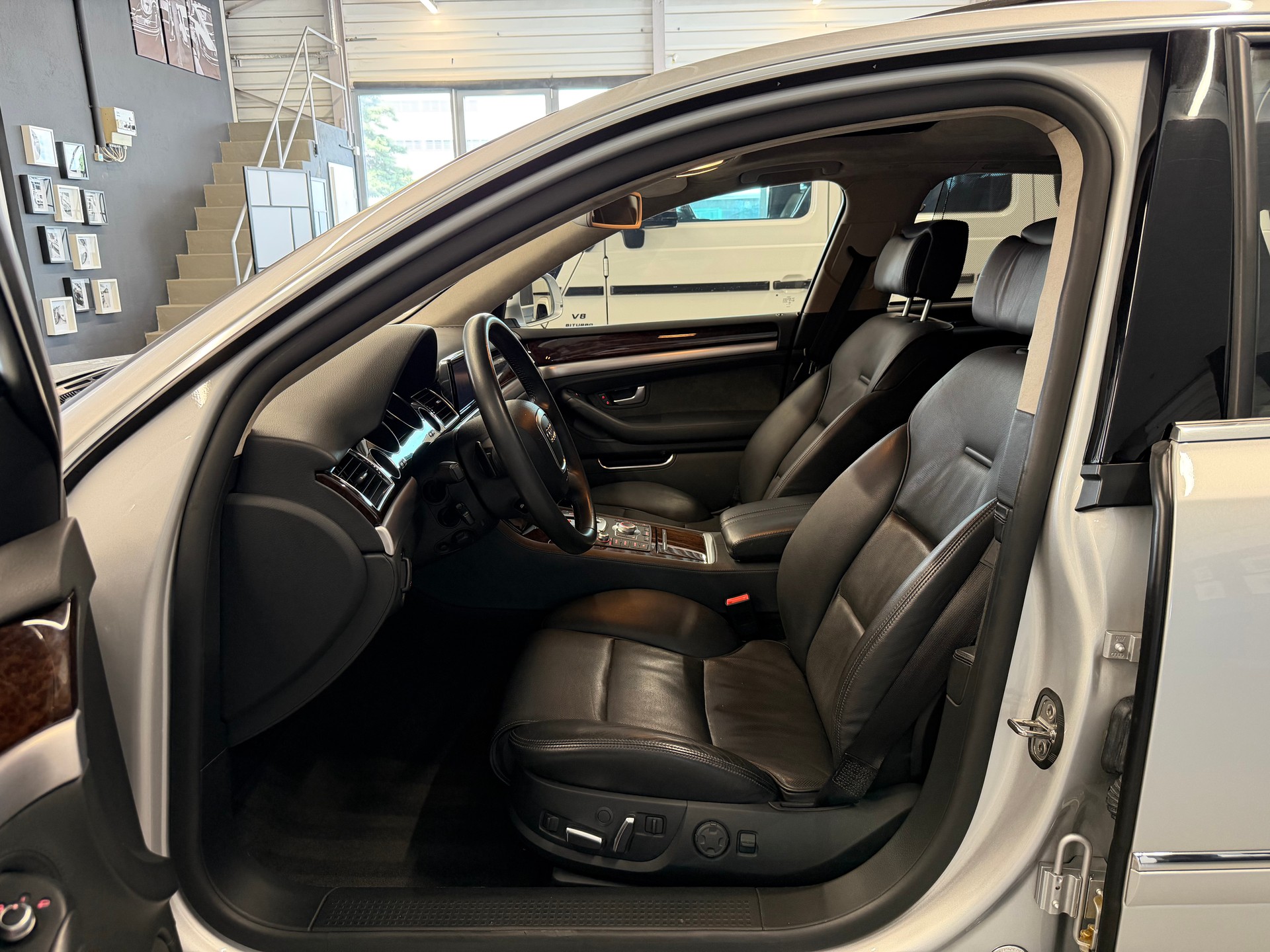 AUDI A8 L 4.2 TDI quattro tiptronic-image-8