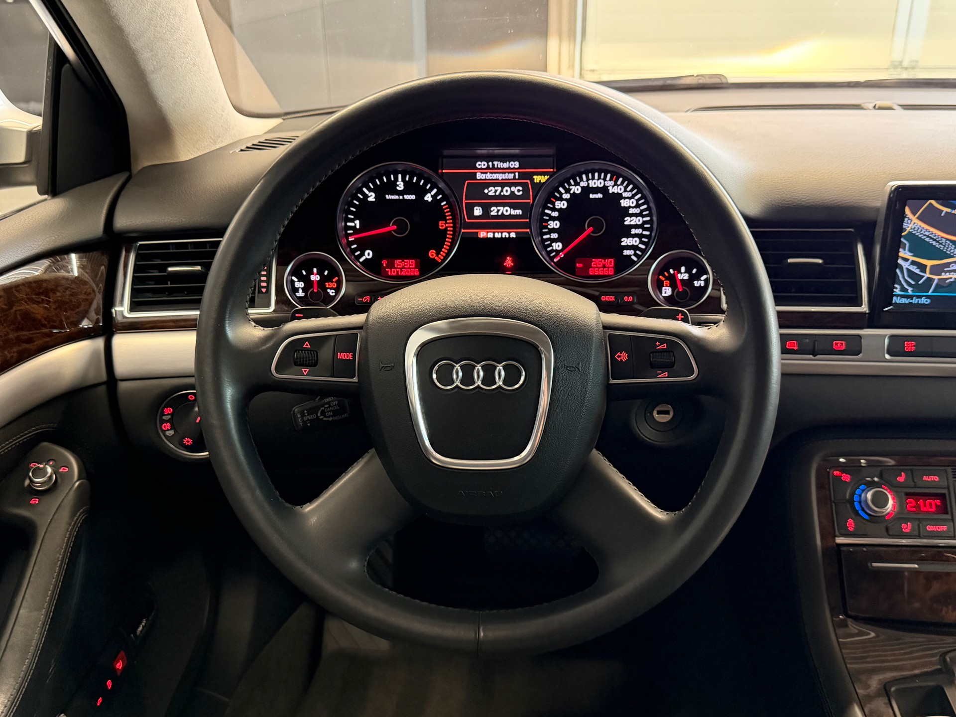 AUDI A8 L 4.2 TDI quattro tiptronic-image-25