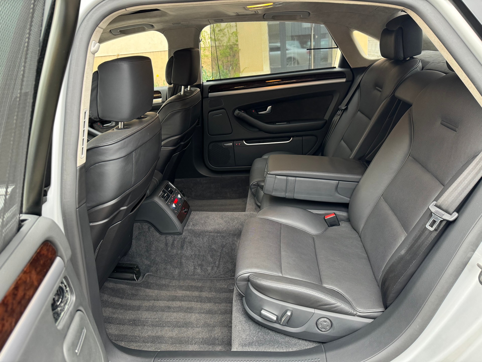 AUDI A8 L 4.2 TDI quattro tiptronic-image-23