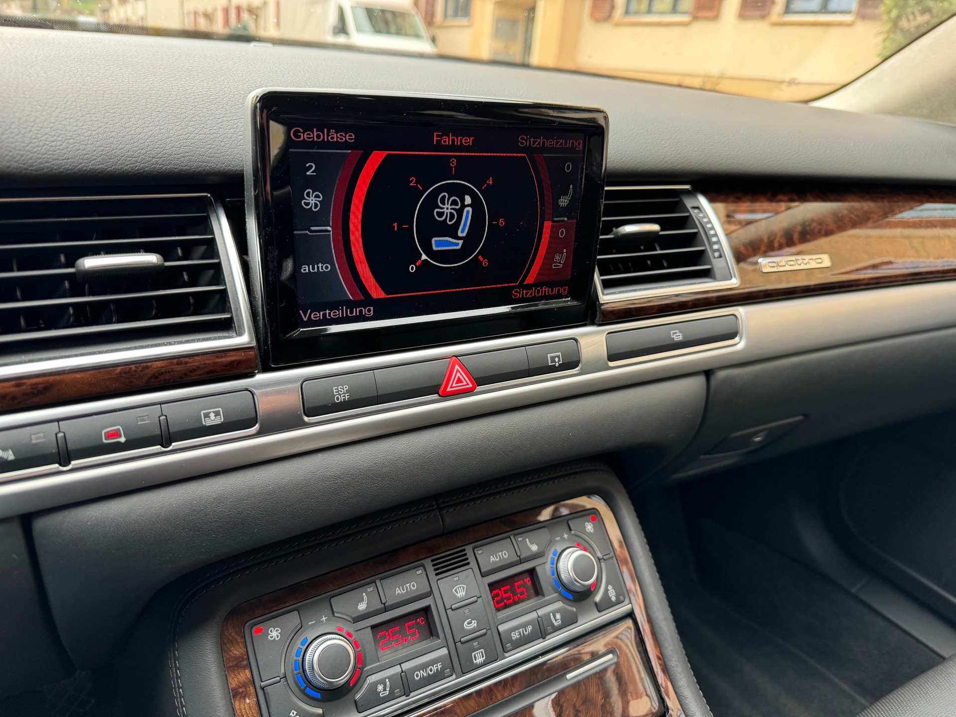 AUDI A8 L 4.2 TDI quattro tiptronic-image-18