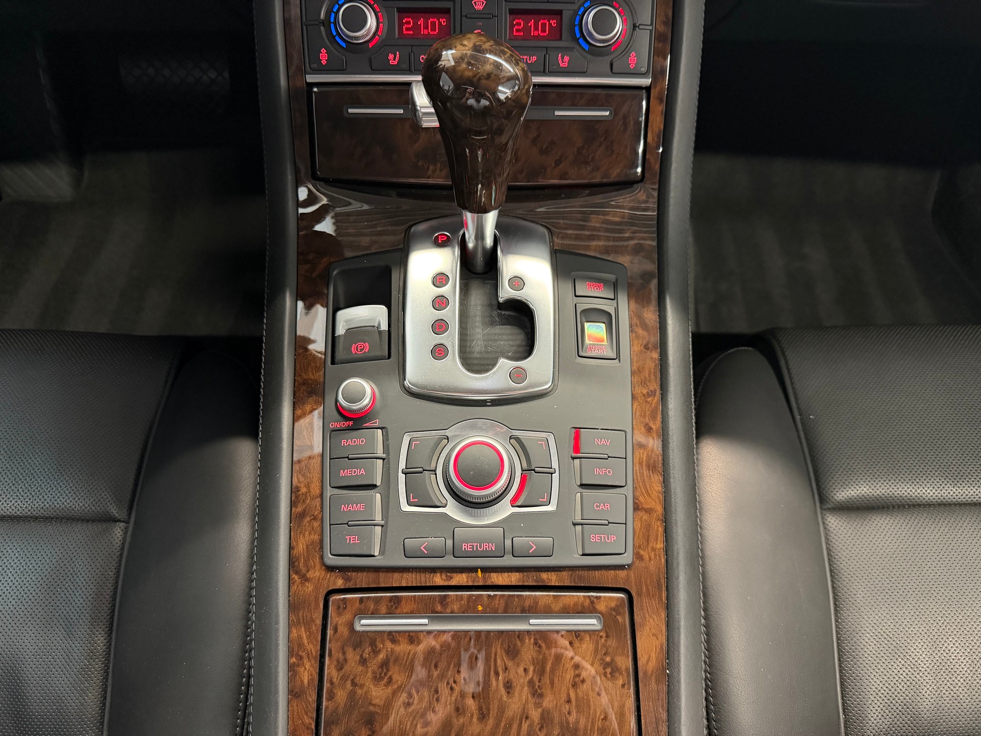 AUDI A8 L 4.2 TDI quattro tiptronic-image-17