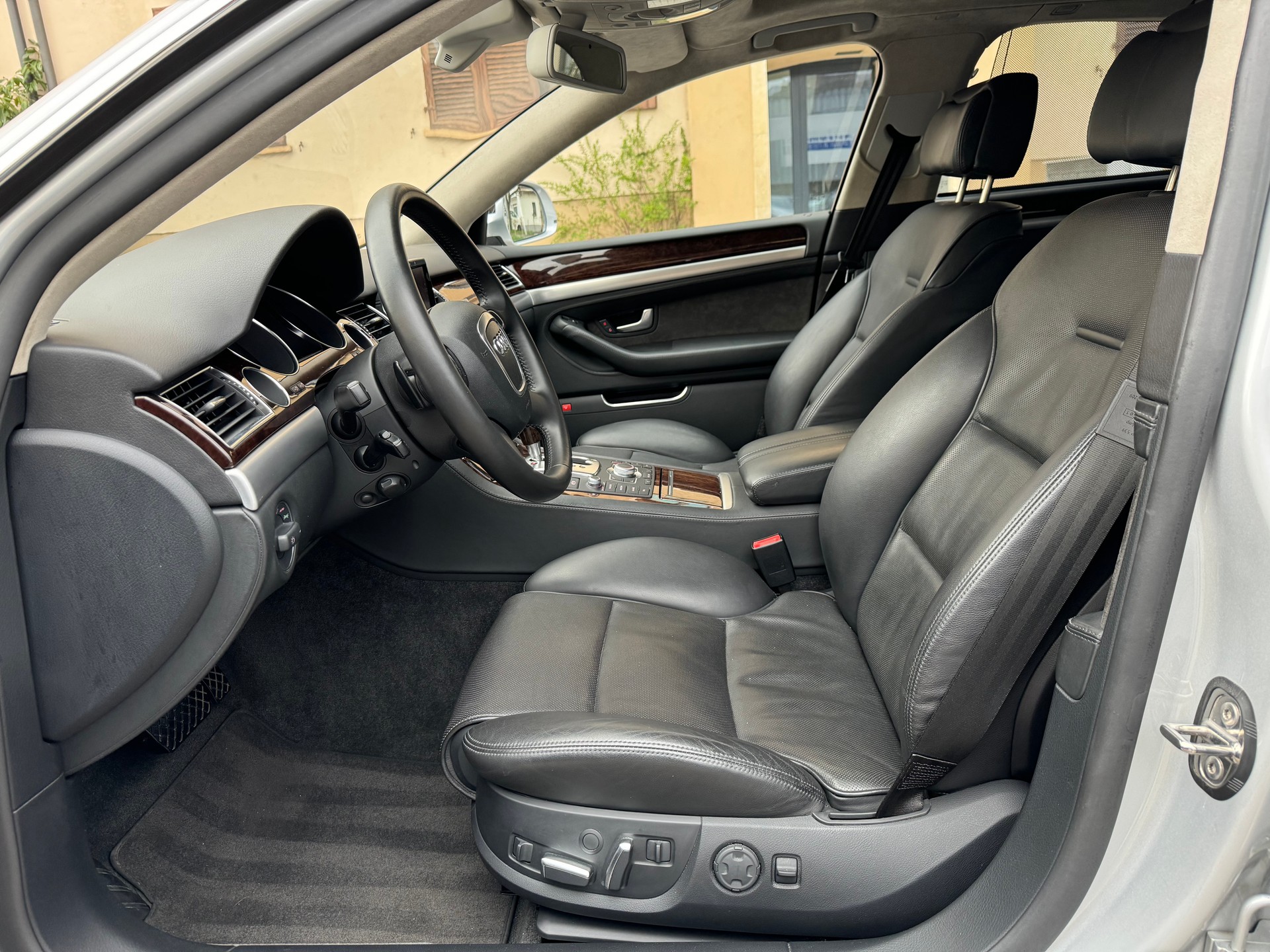 AUDI A8 L 4.2 TDI quattro tiptronic-image-8