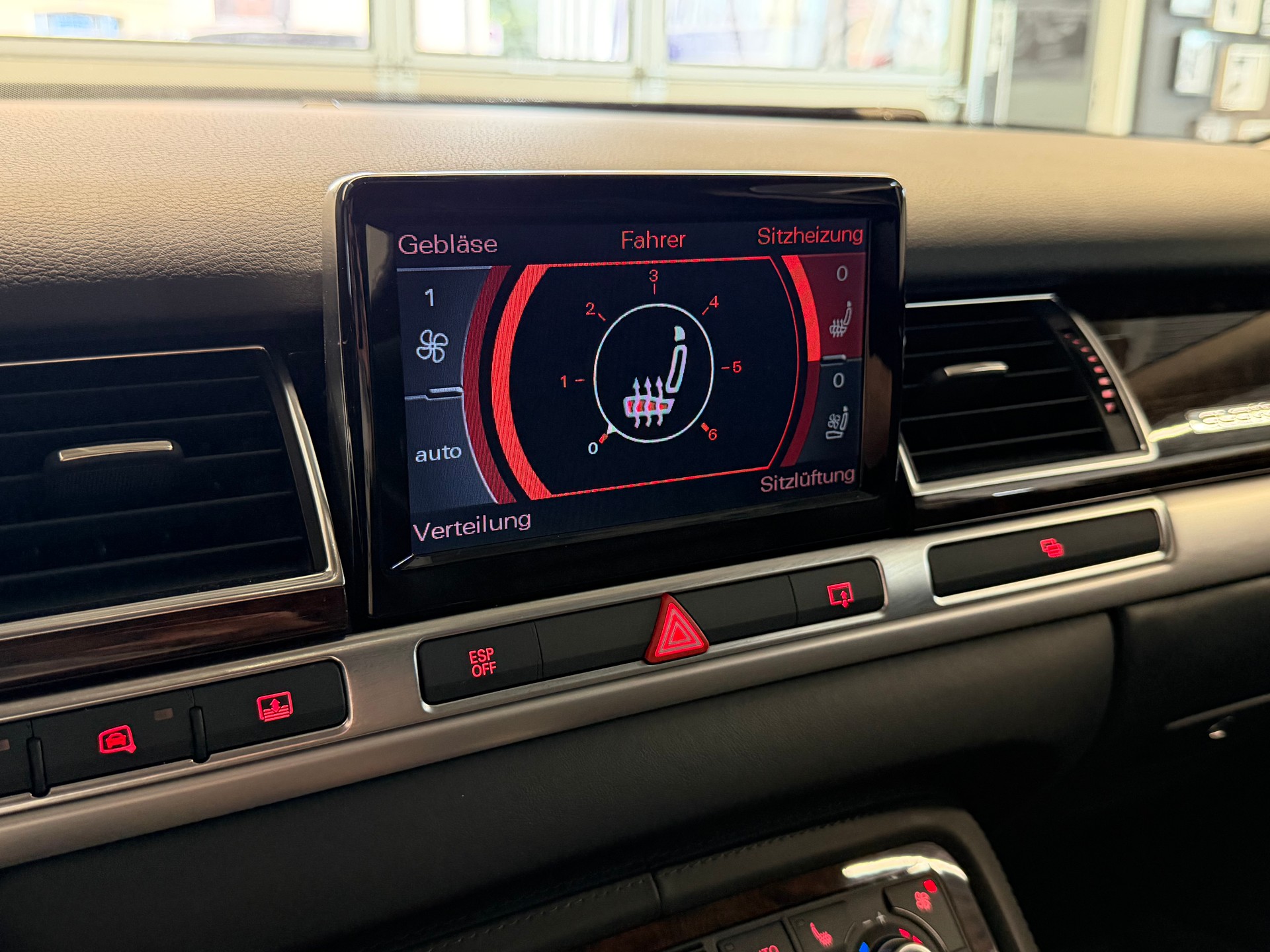 AUDI A8 L 4.2 TDI quattro tiptronic-image-23
