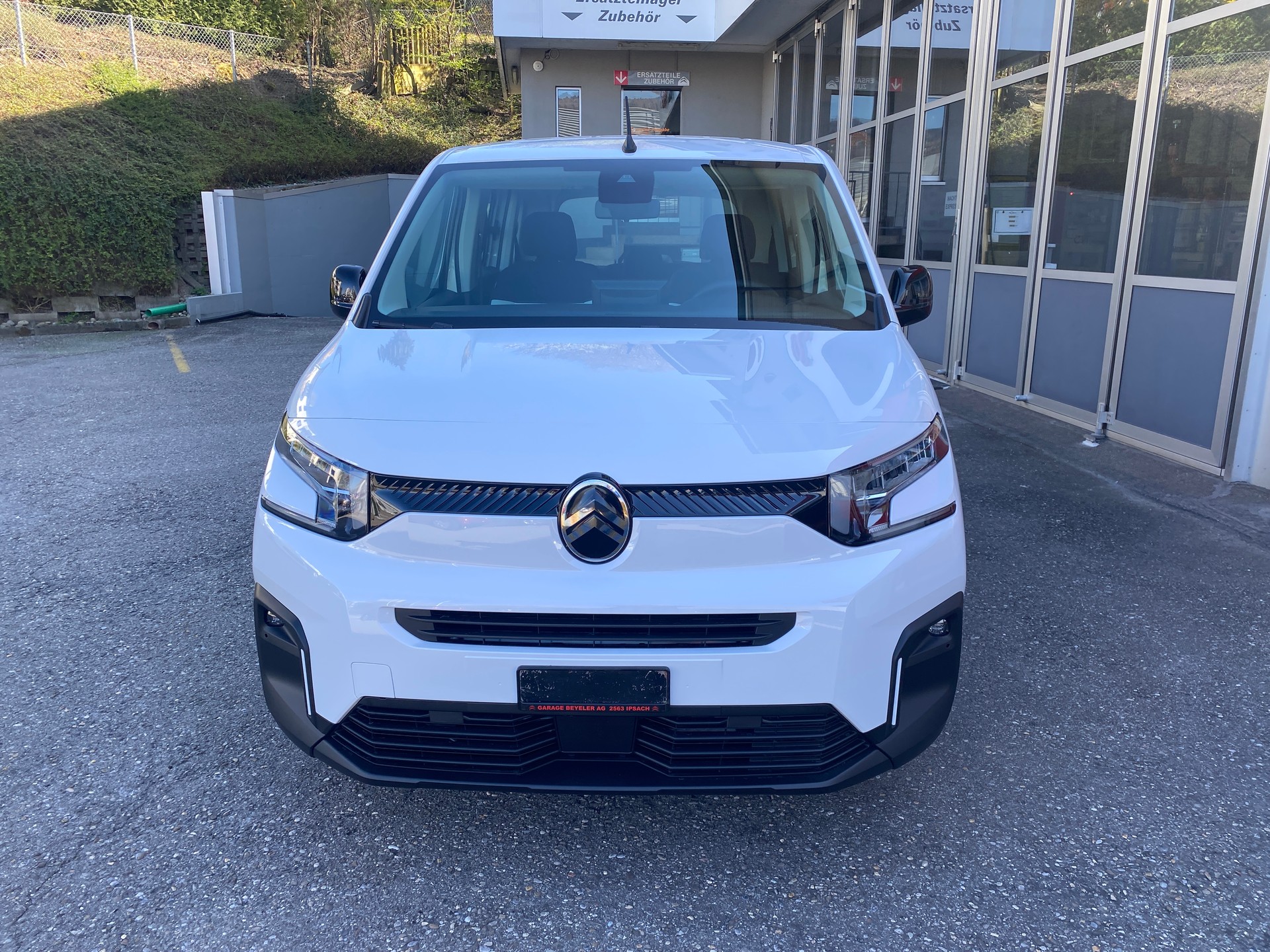 CITROEN Berlingo 1.2i PureTech You-image-1