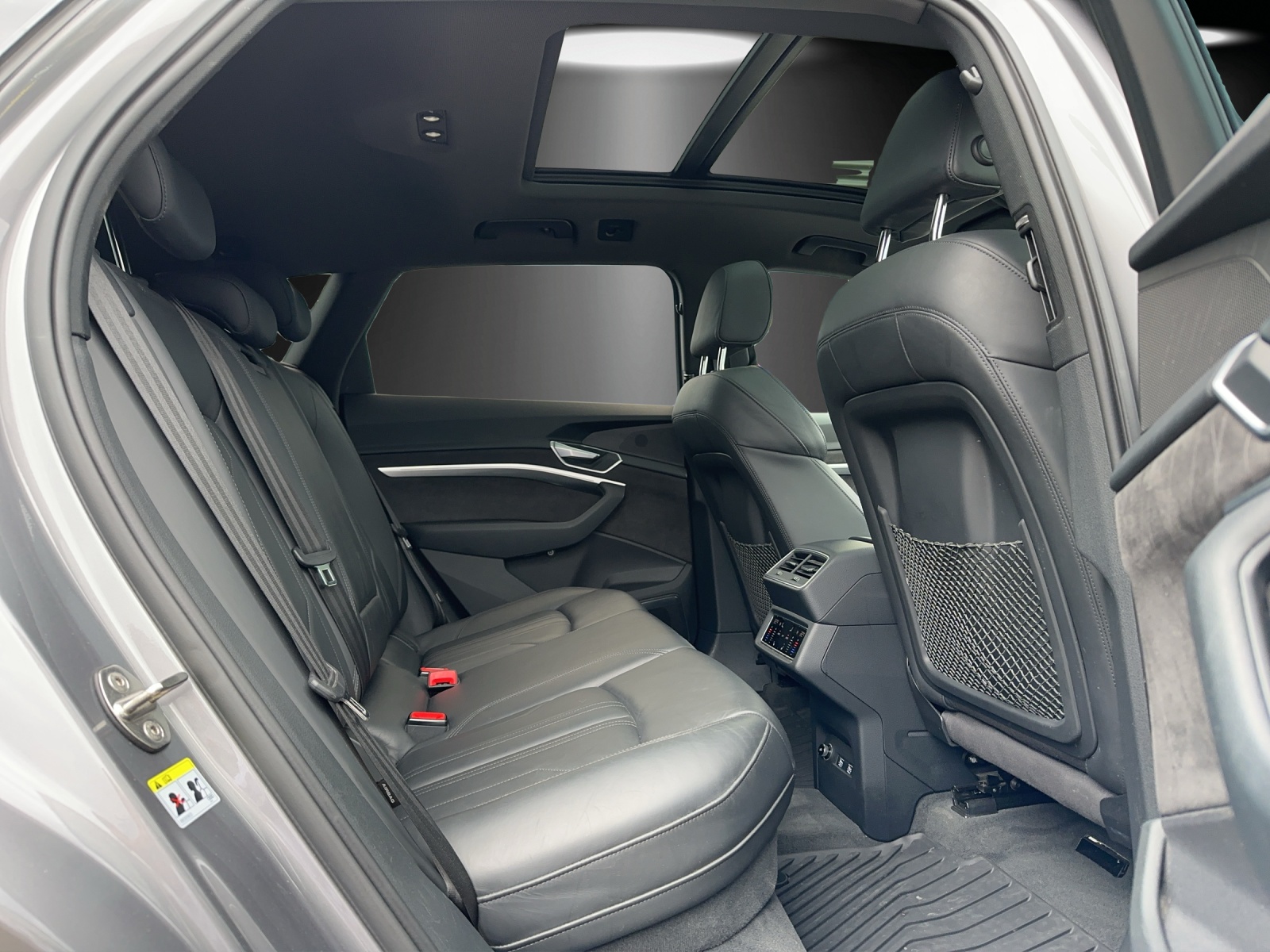 AUDI e-tron 55 Advanced quattro-image-7