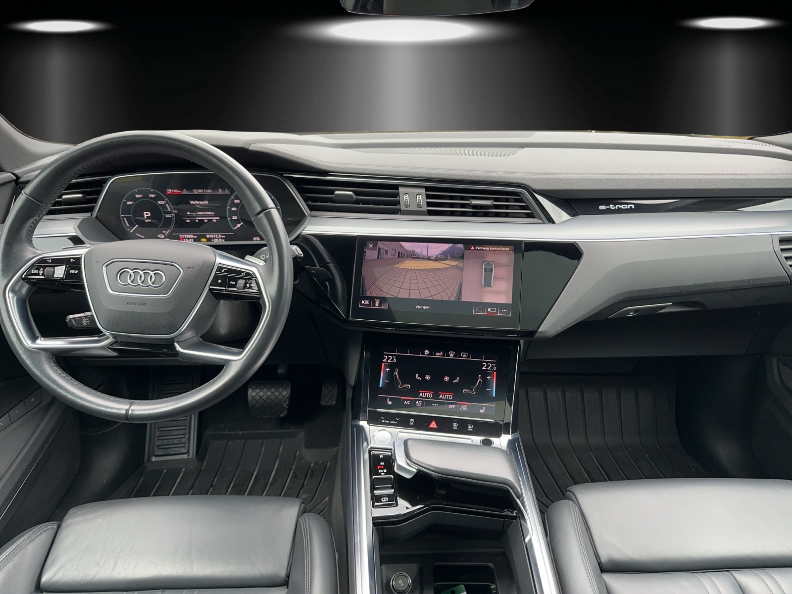 AUDI e-tron 55 Advanced quattro-image-10