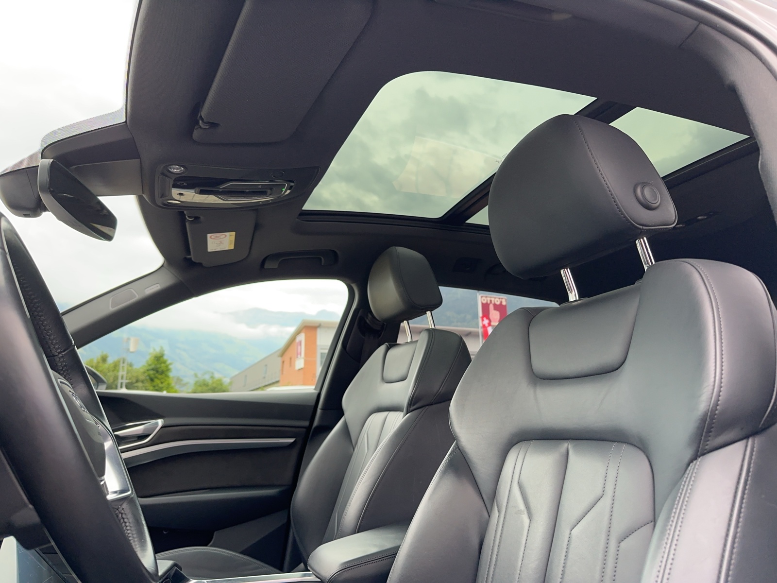 AUDI e-tron 55 Advanced quattro-image-14