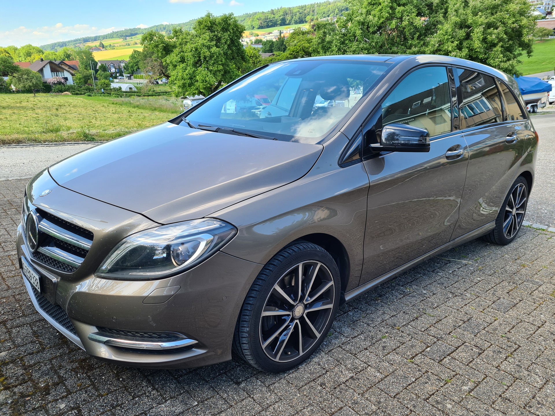 MERCEDES-BENZ B 250 7G-DCT-image-1