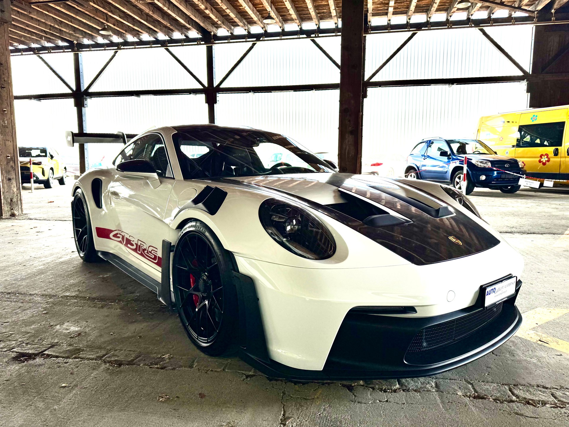 PORSCHE 911 GT3 RS-showroom-element-1