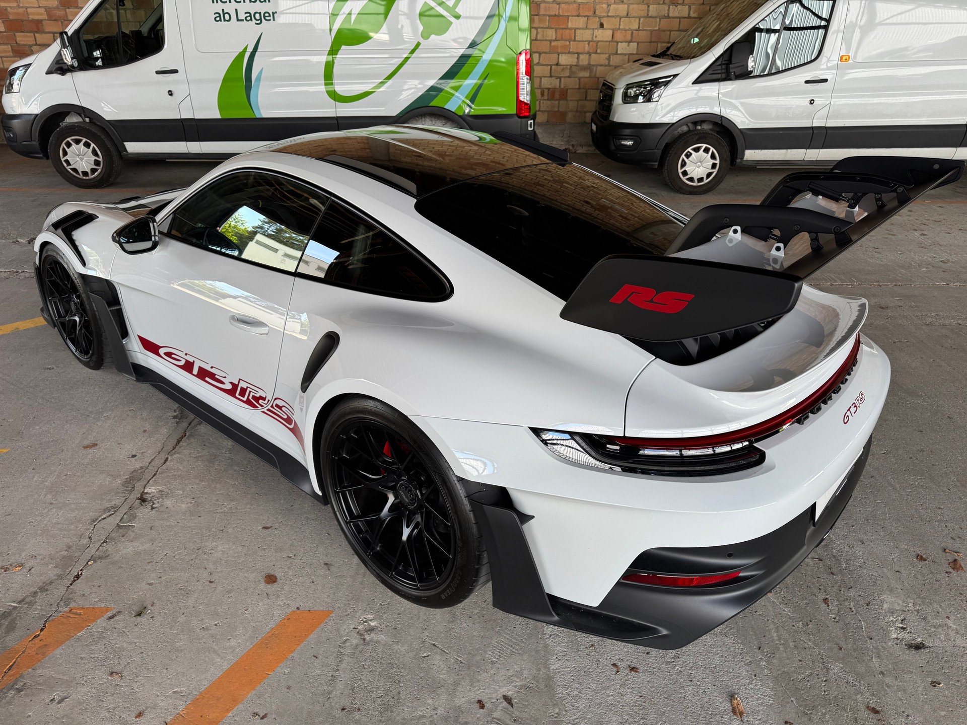 PORSCHE 911 GT3 RS-image-7