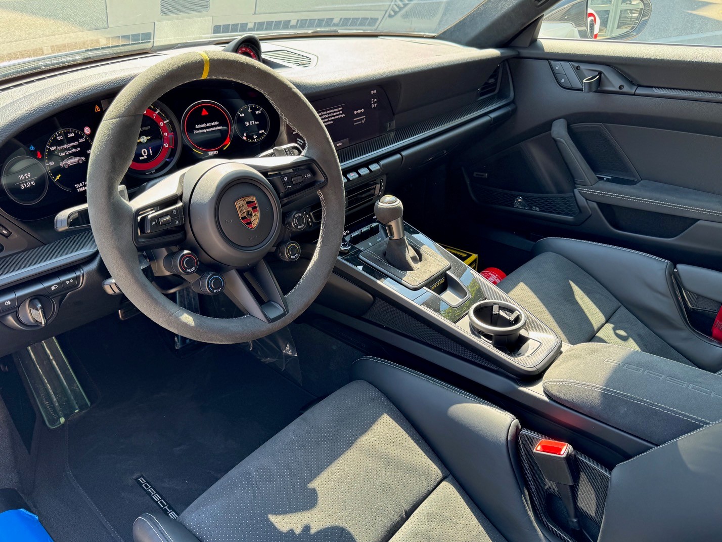 PORSCHE 911 GT3 RS-image-8