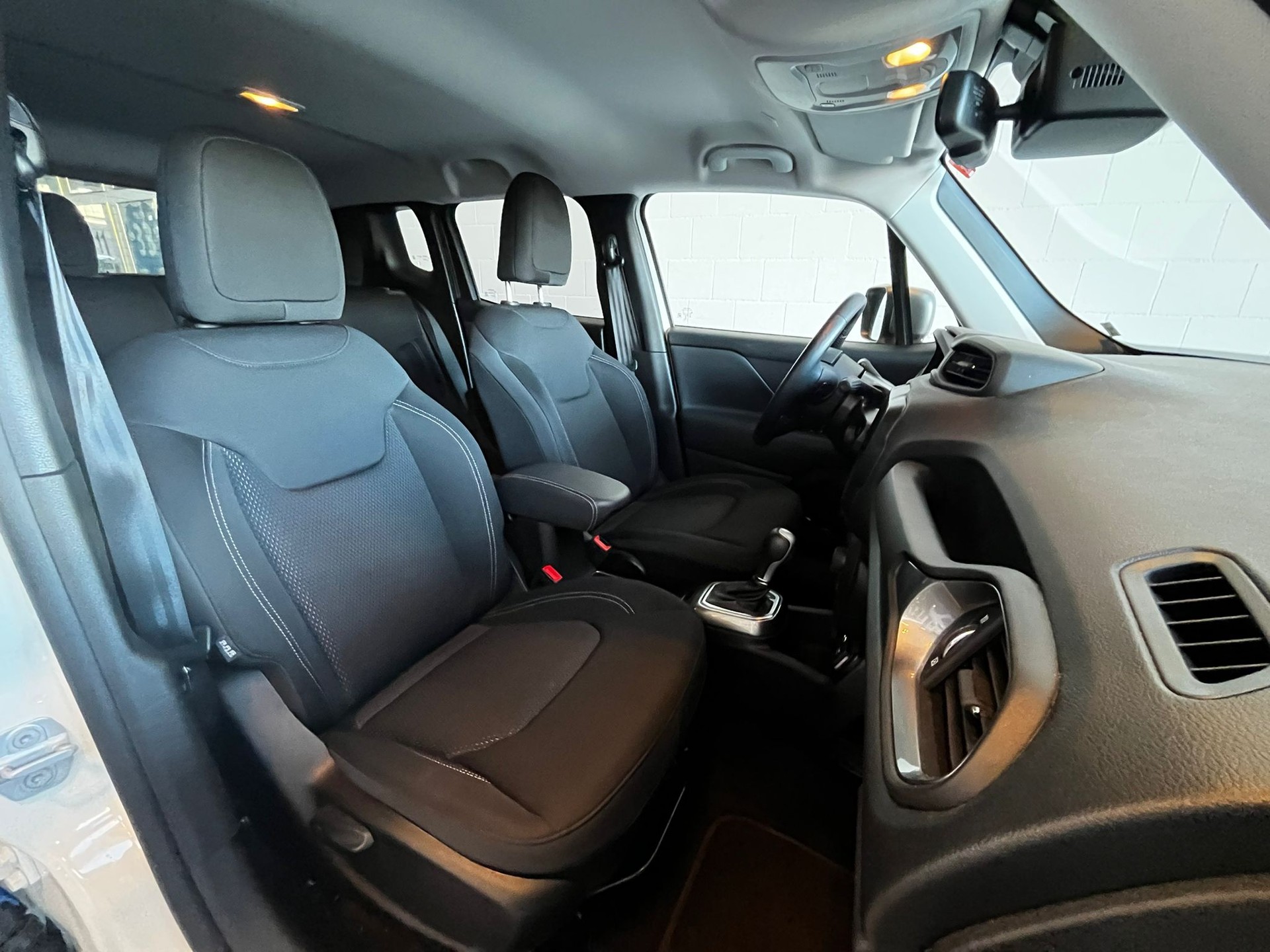 JEEP Renegade 1.3 GSE Turbo Limited-image-17