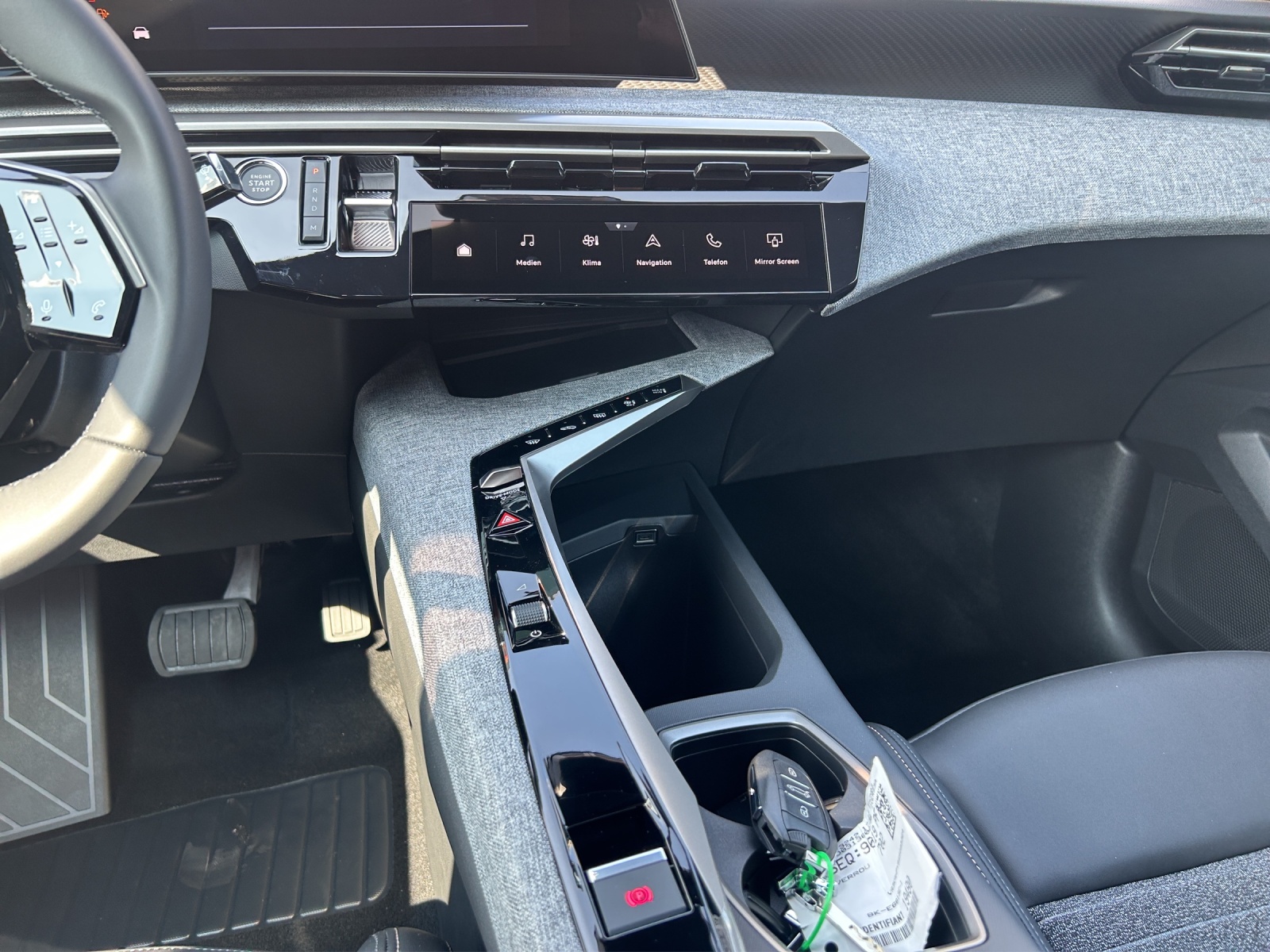 PEUGEOT 5008 1.2 Hybrid Allure Premium-image-12