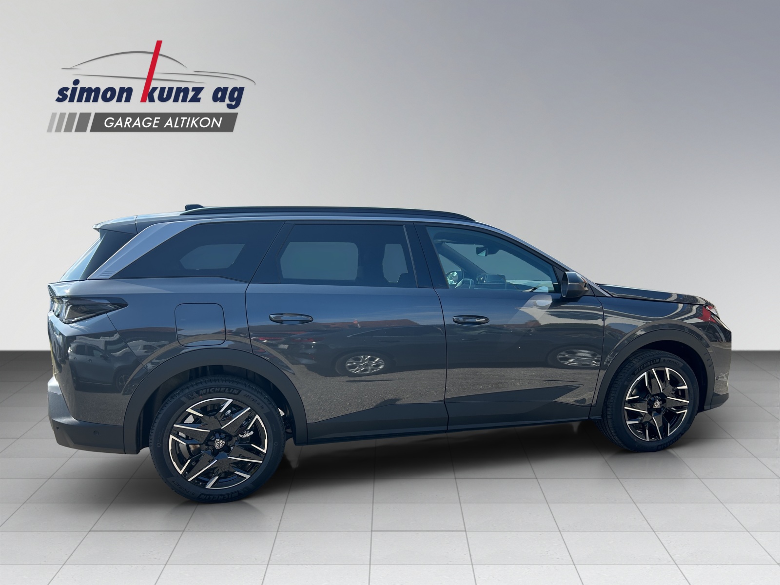 PEUGEOT 5008 1.2 Hybrid Allure Premium-image-6