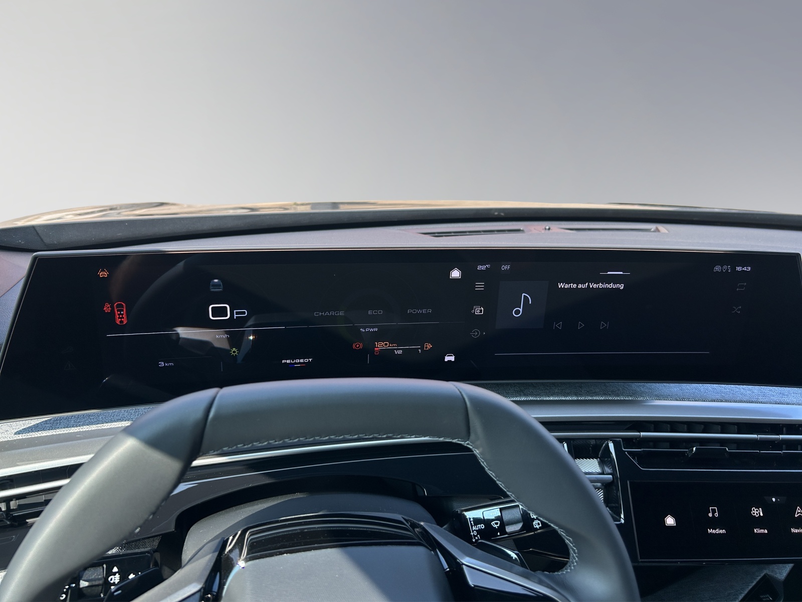 PEUGEOT 5008 1.2 Hybrid Allure Premium-image-10