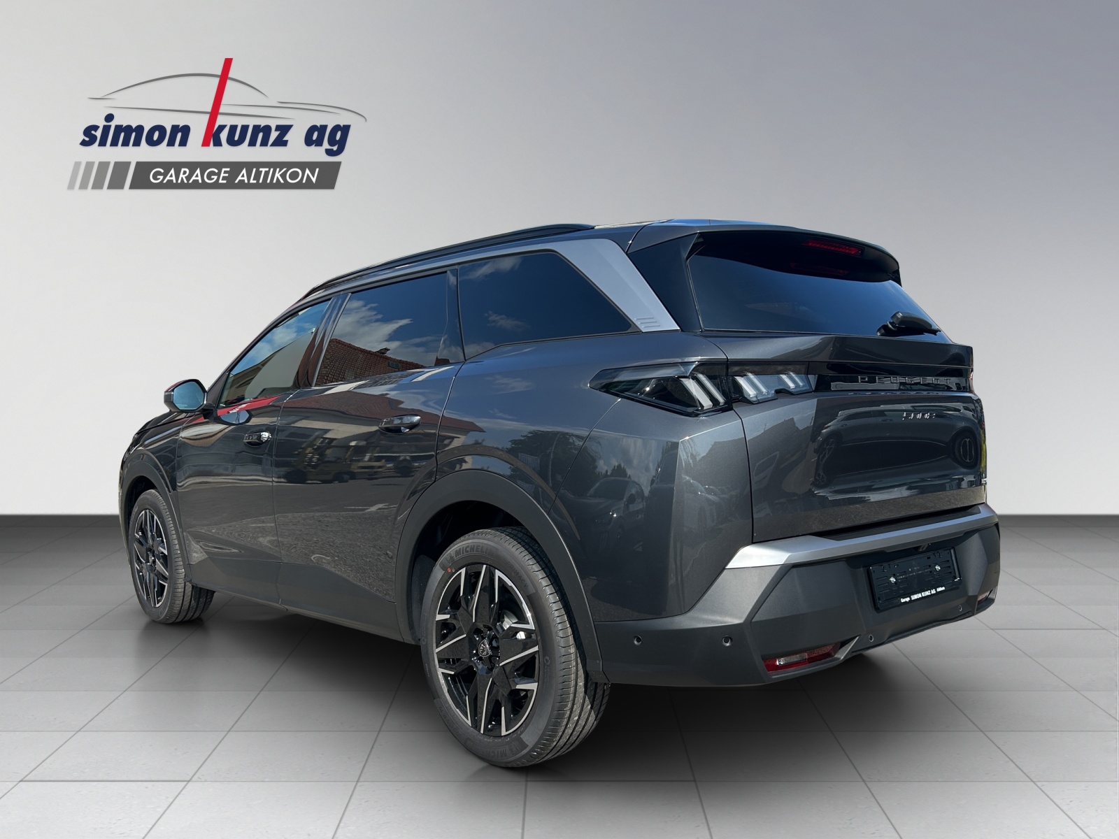 PEUGEOT 5008 1.2 Hybrid Allure Premium-image-3