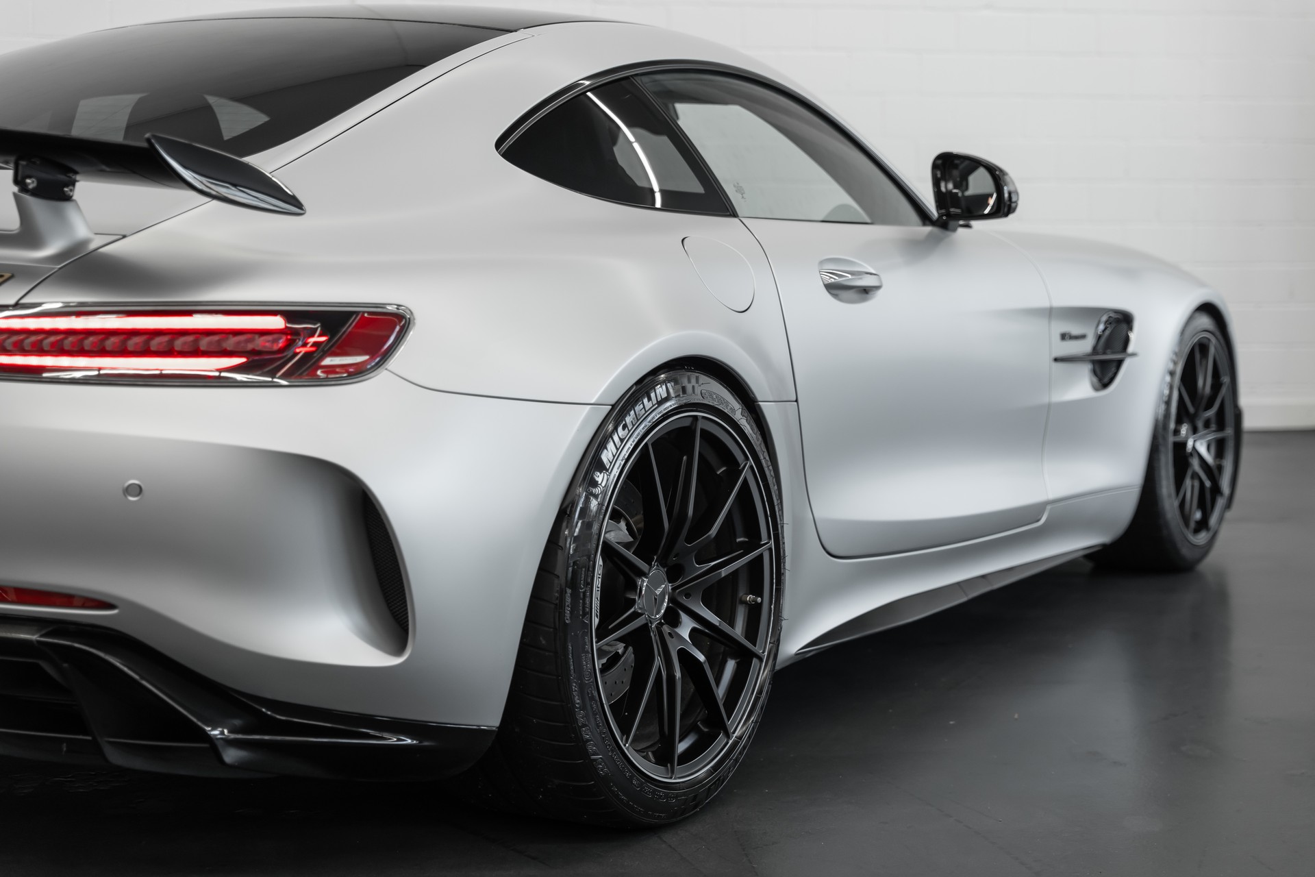 MERCEDES-BENZ AMG GT R Speedshift DCT-image-31