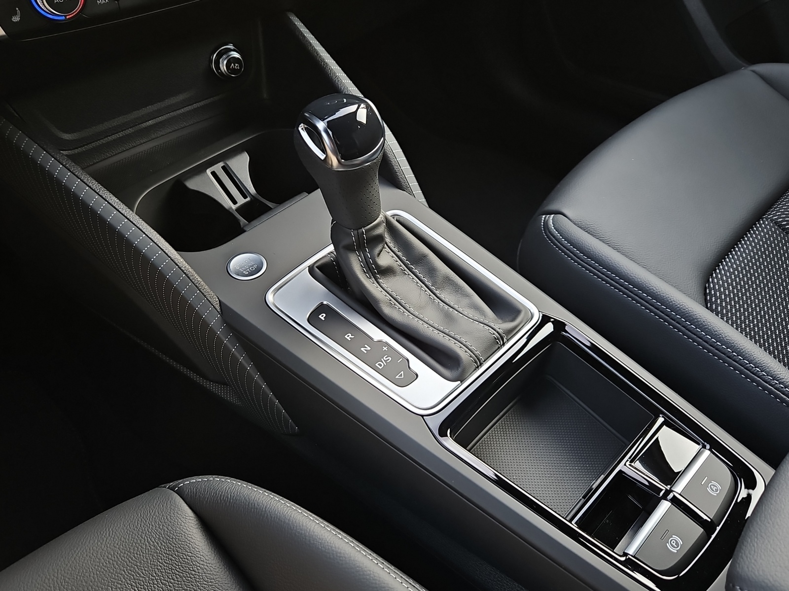 AUDI Q2 35 TFSI S line S-tronic-image-9